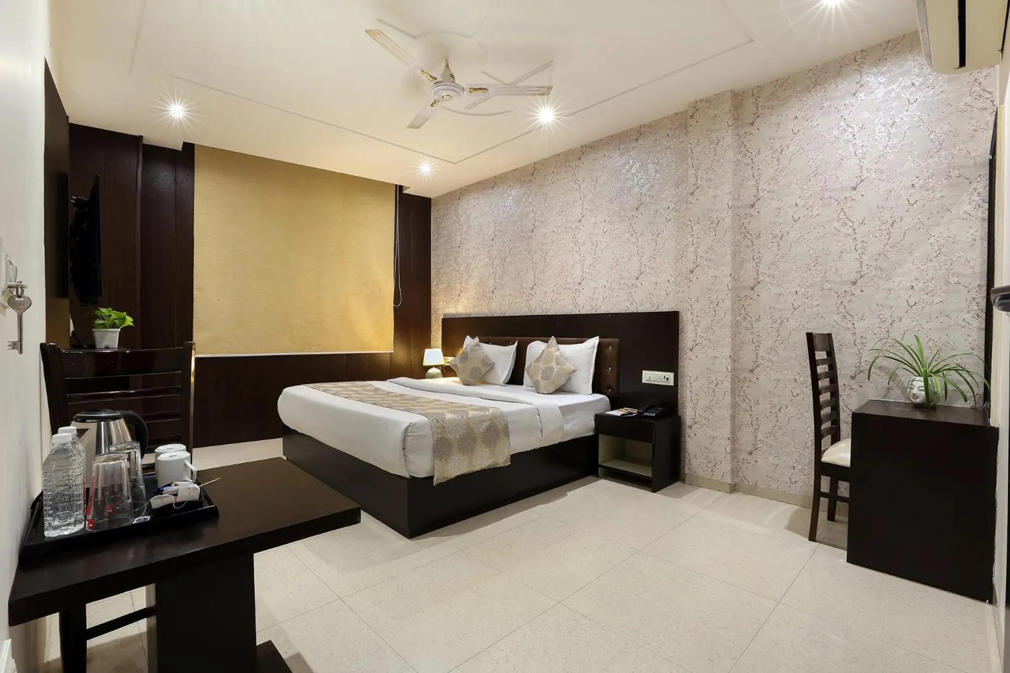 Bedroom in Denver Paragon Suites Delhi Airport