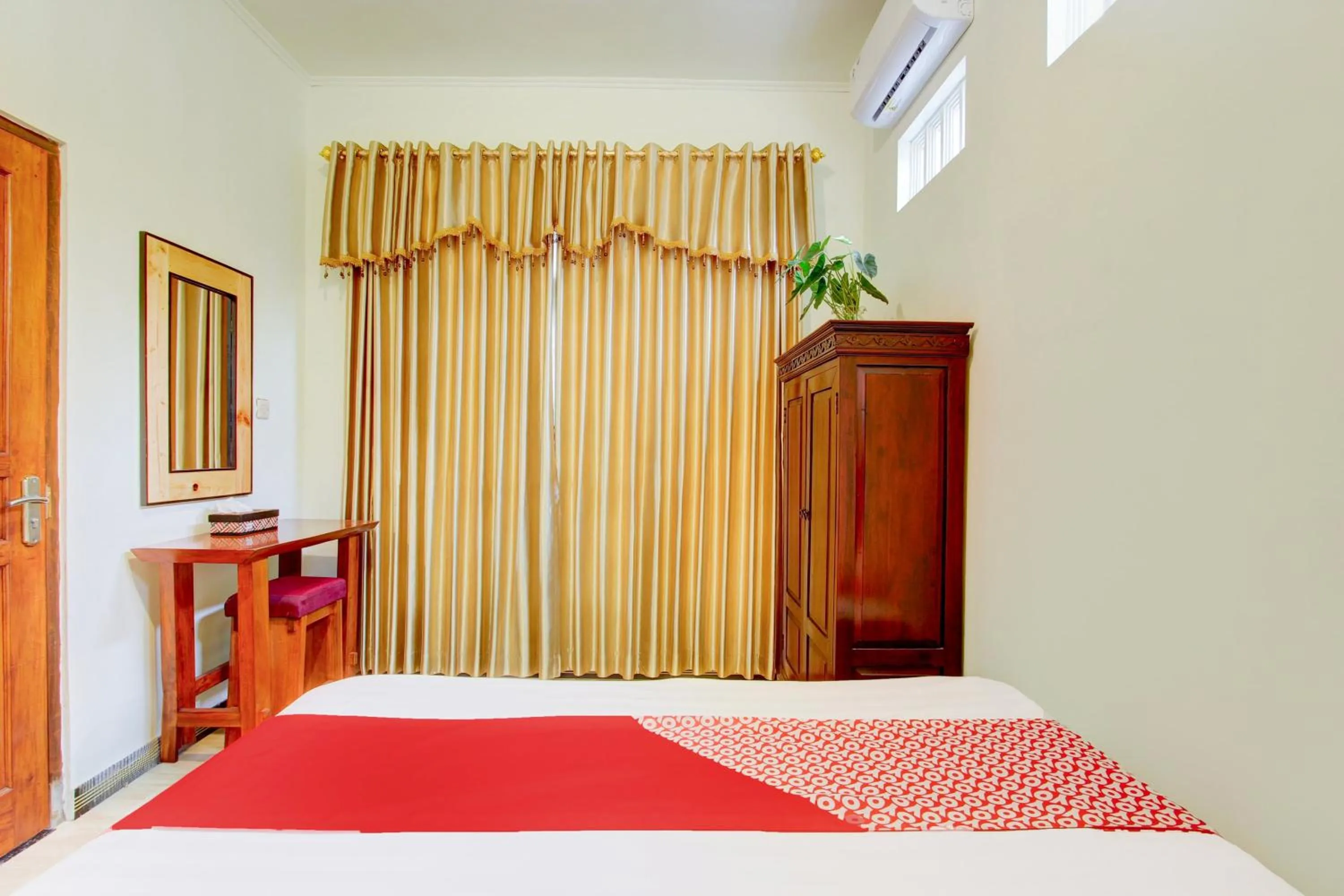 Bedroom, Bed in Hotel O Mbah Carik Homestay Syari'ah