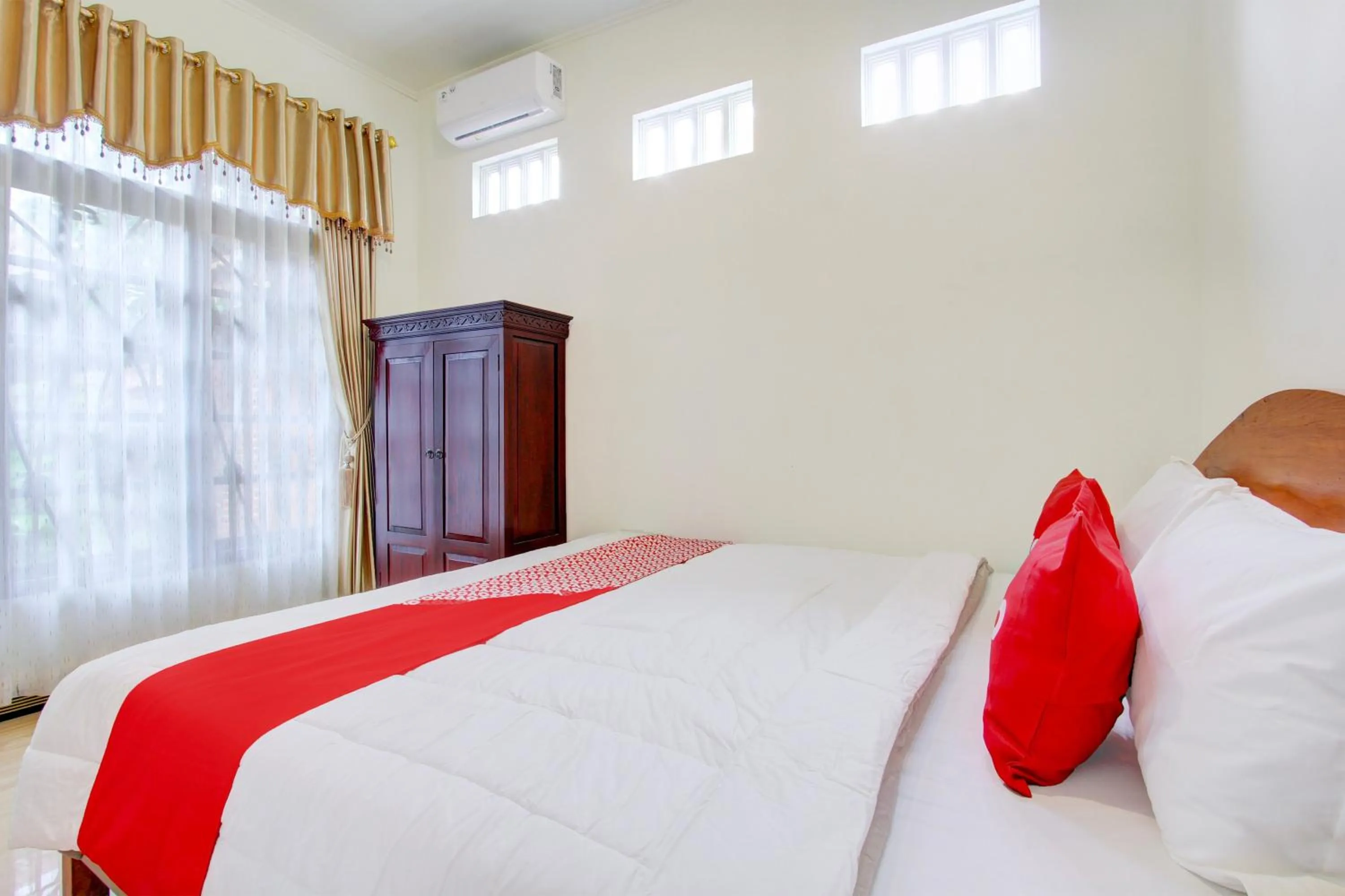 Bedroom, Bed in Hotel O Mbah Carik Homestay Syari'ah