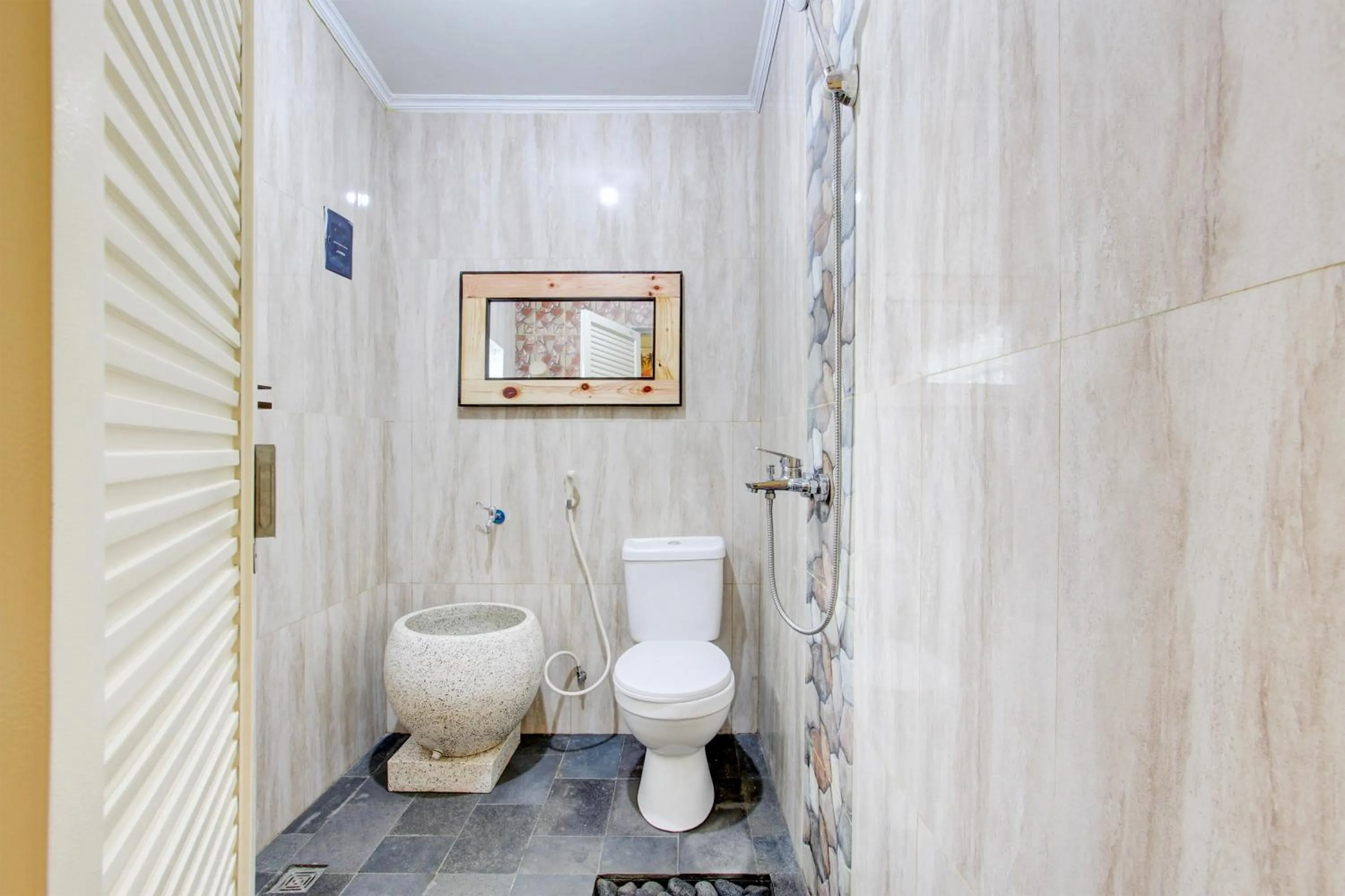 Bathroom in Hotel O Mbah Carik Homestay Syari'ah