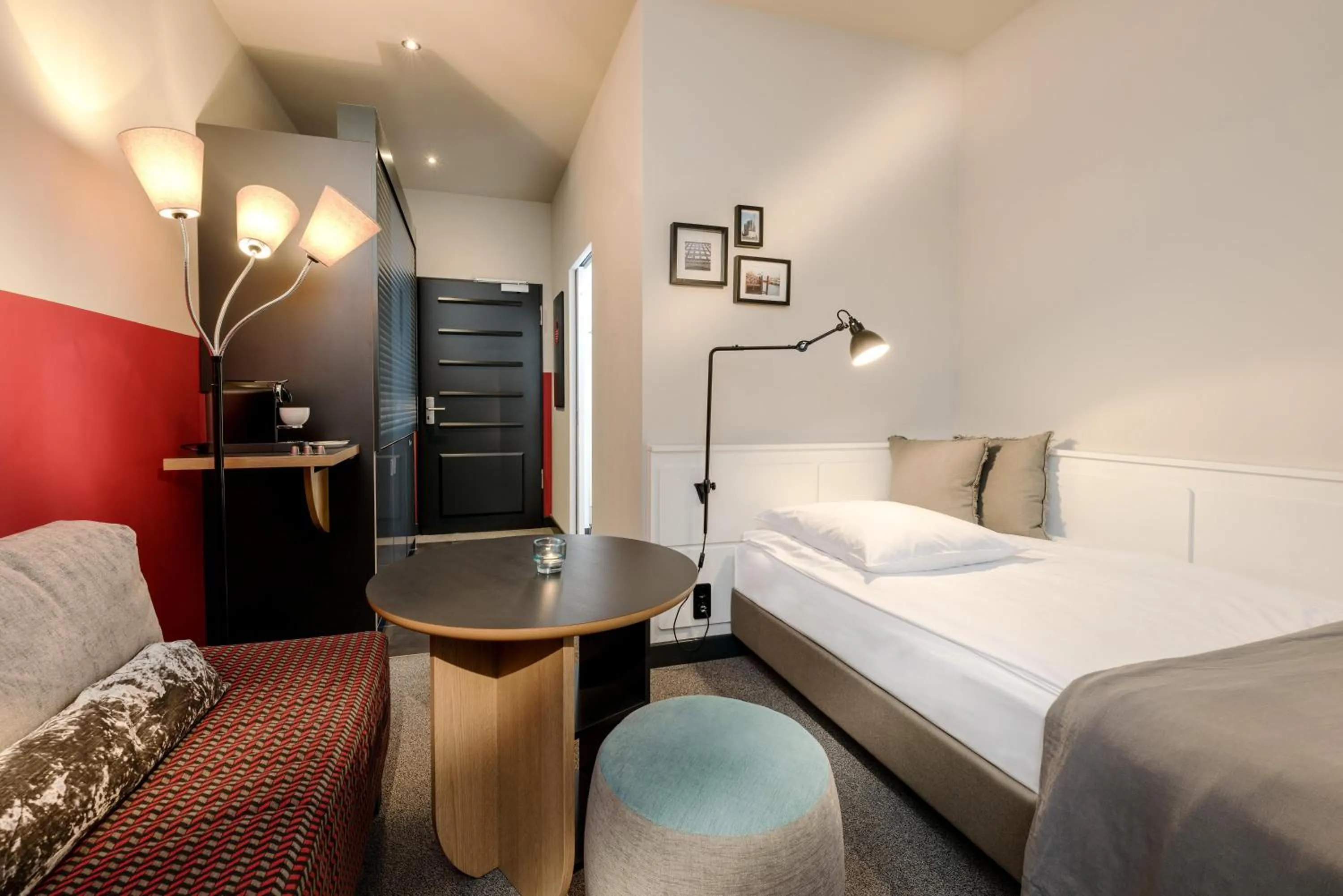 Photo of the whole room, Bed in Apartment040