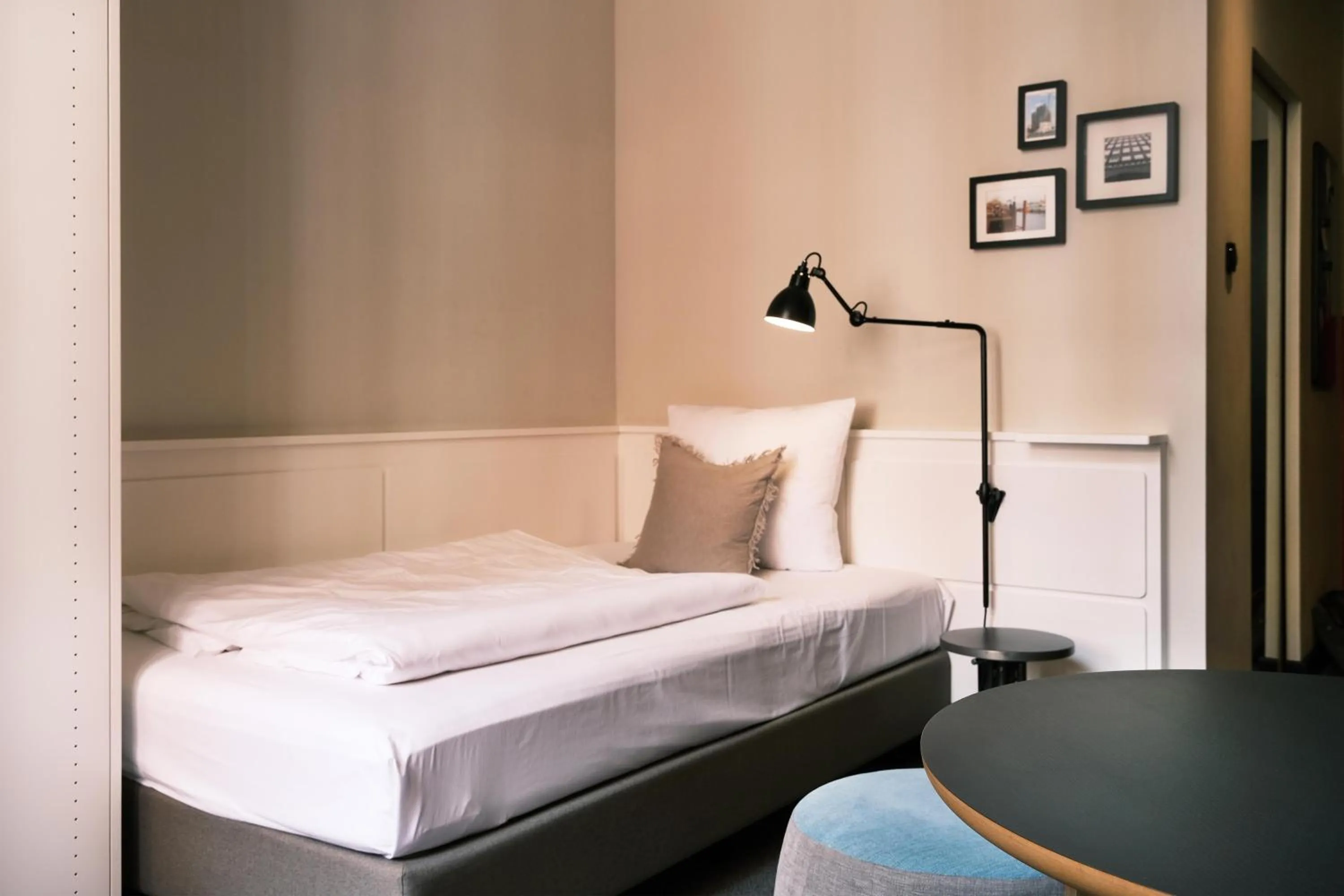 Photo of the whole room, Bed in Apartment040