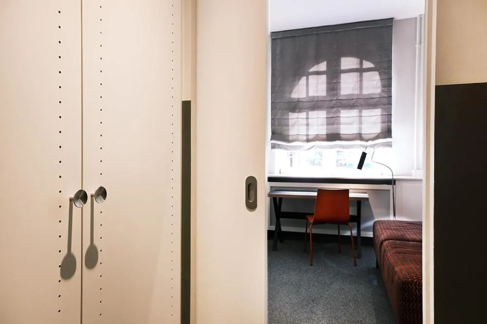 wardrobe in Apartment040