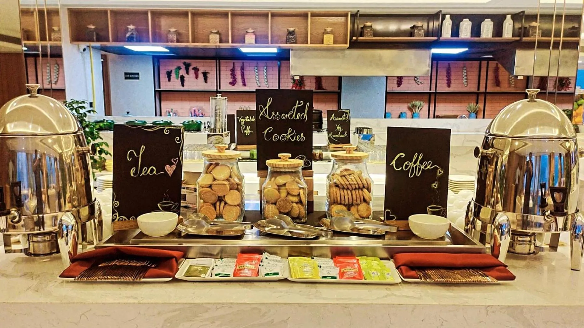 Food in ARISTA BY AMBITION