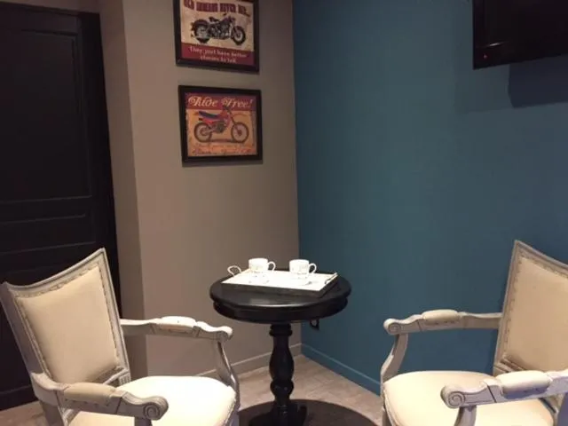 Seating area in Le Clos du miroir