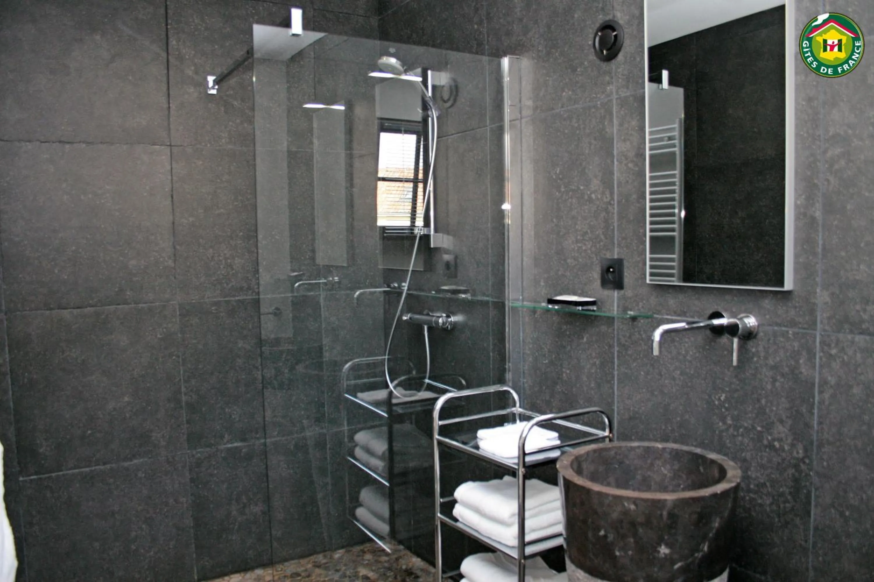Bathroom in Le Clos du miroir