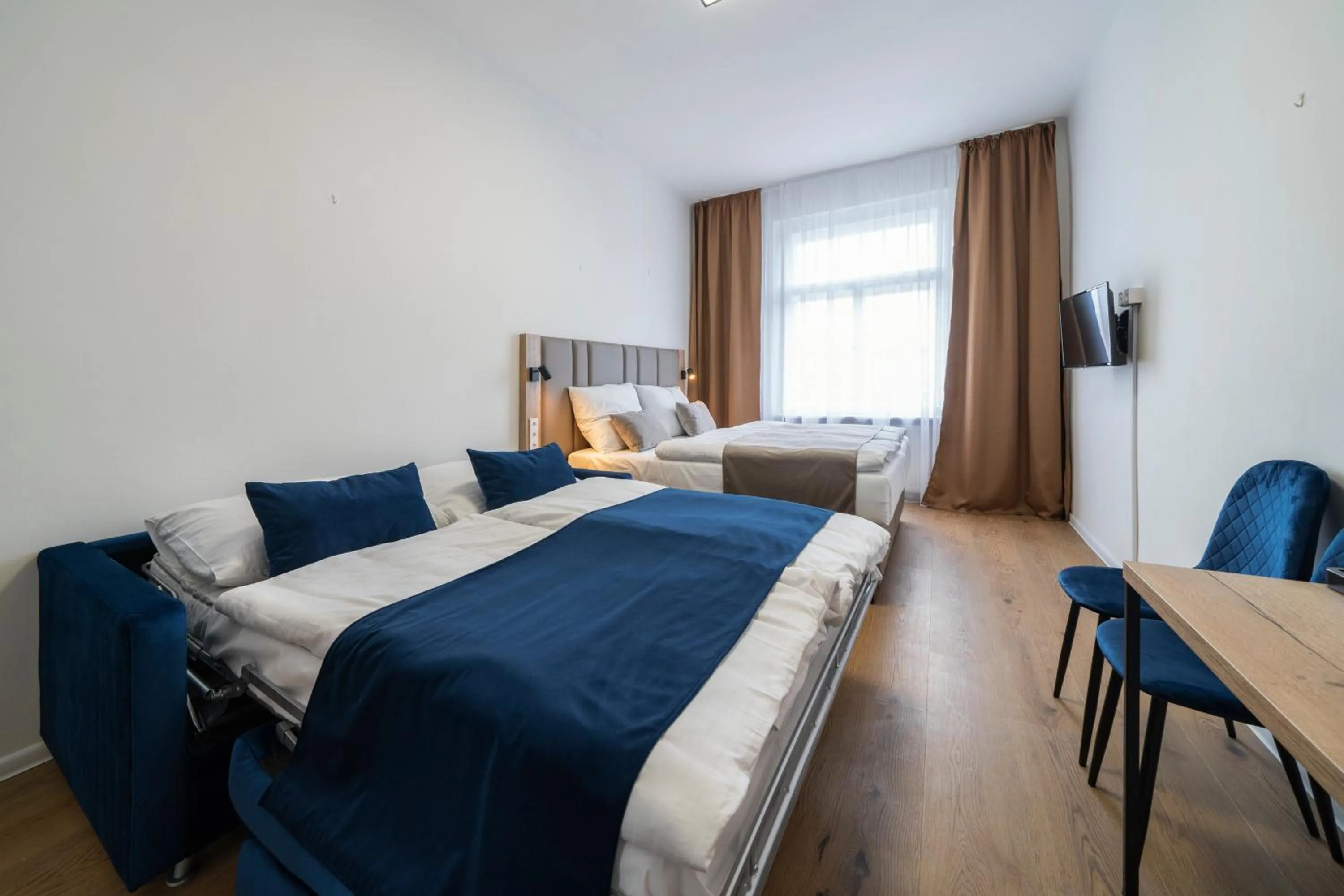 Bedroom, Bed in Hotel LEON