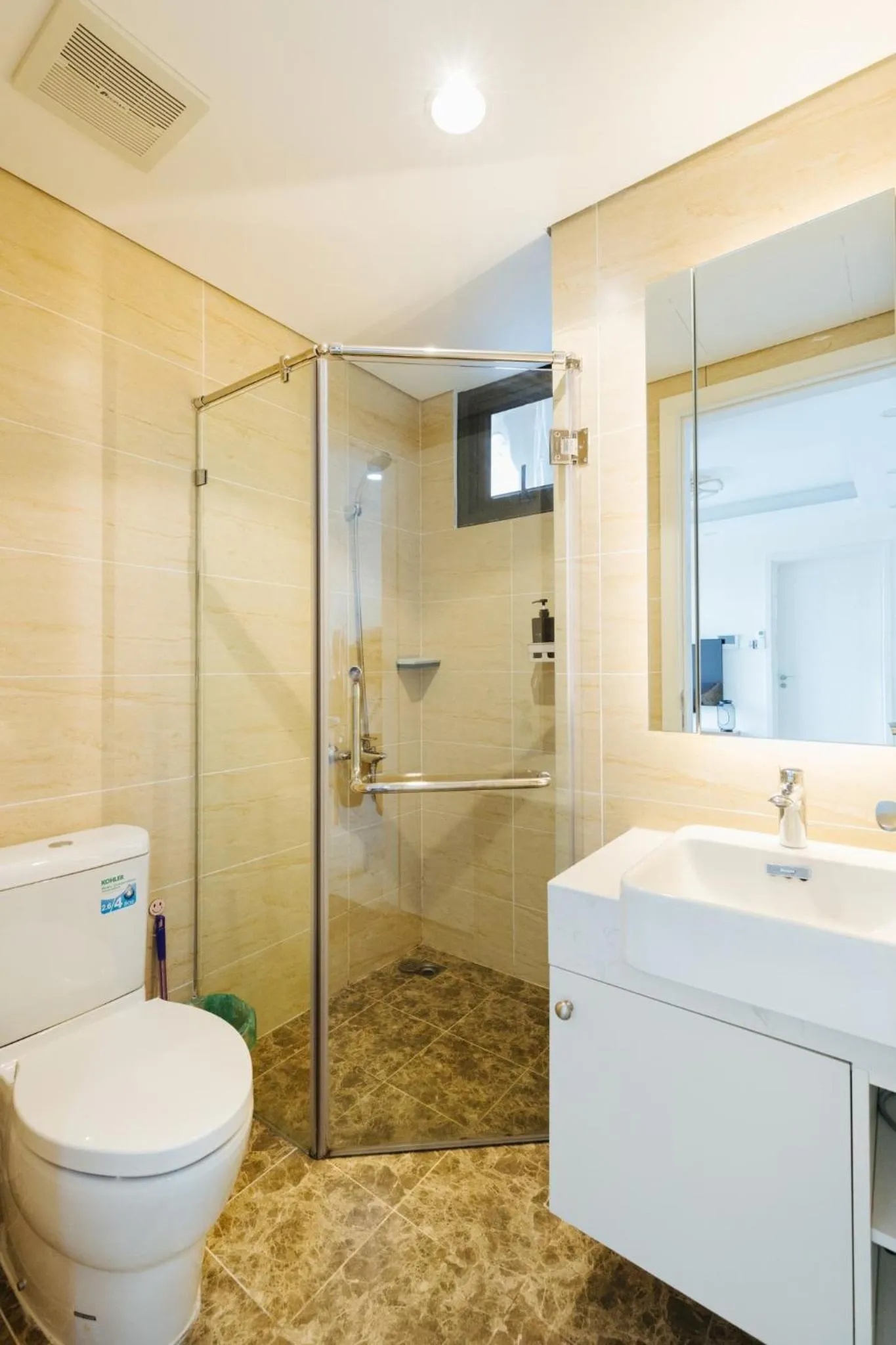 Toilet in Daniel Apartment - D'Capitale Ha Noi