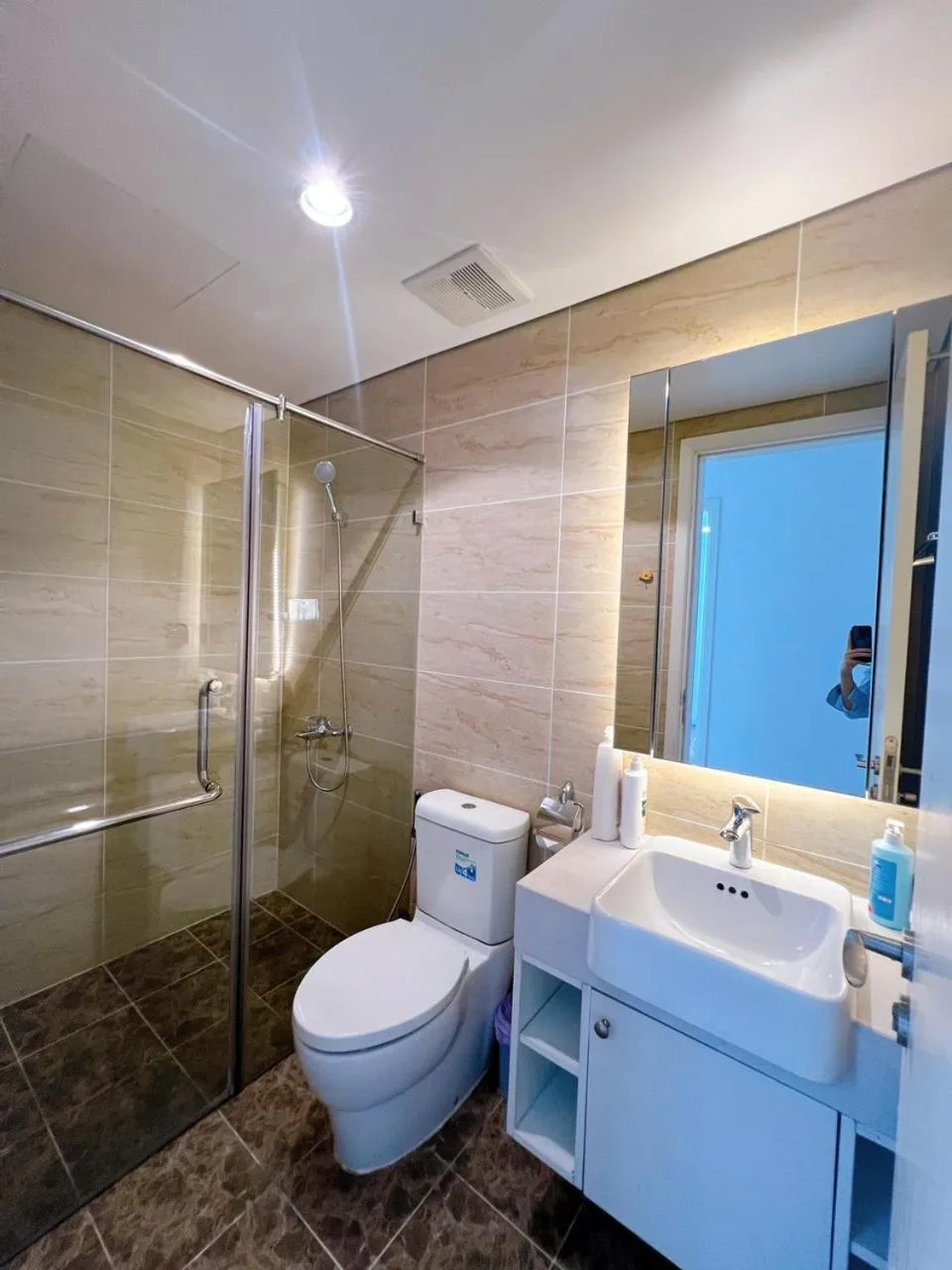 Toilet in Daniel Apartment - D'Capitale Ha Noi