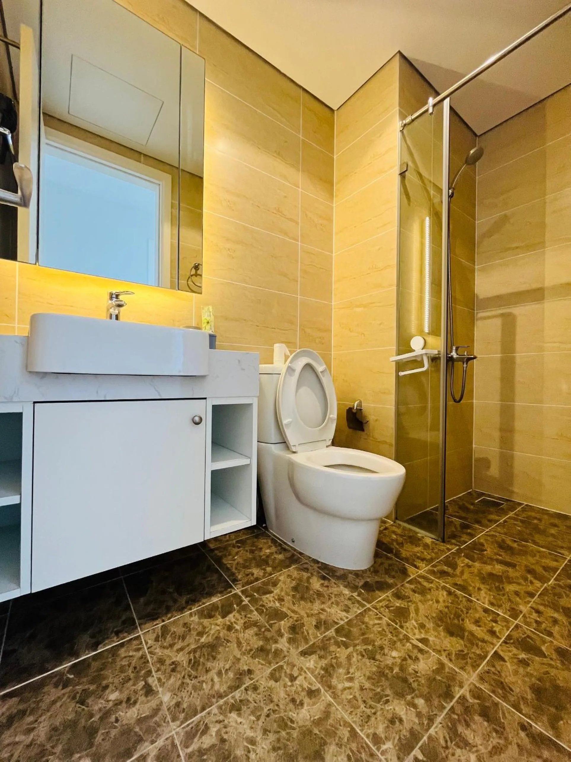 Shower in Daniel Apartment - D'Capitale Ha Noi