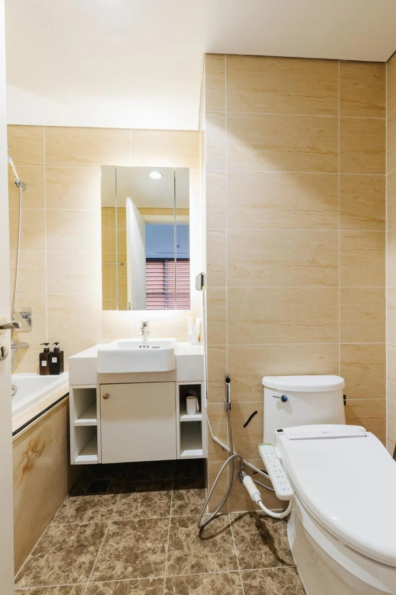 Toilet in Daniel Apartment - D'Capitale Ha Noi