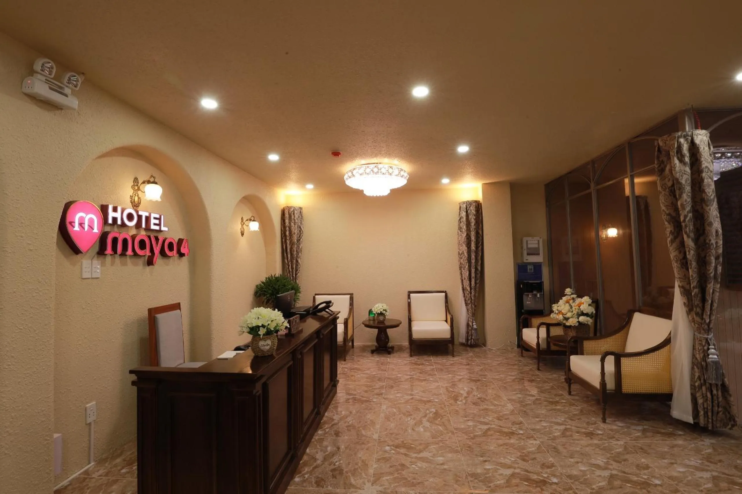 Living room in Maya Hotel 4