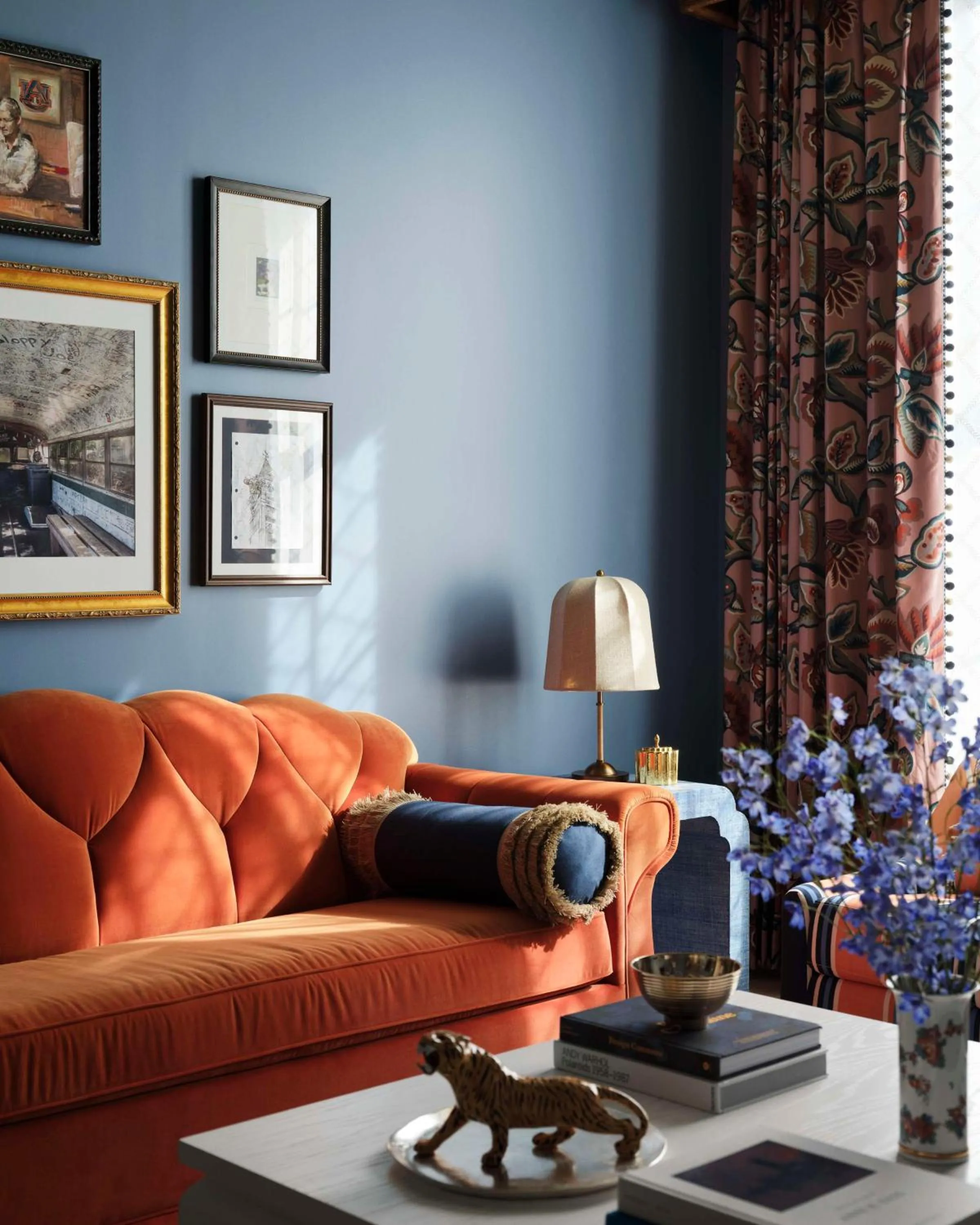 Living room in Graduate by Hilton Auburn, AL