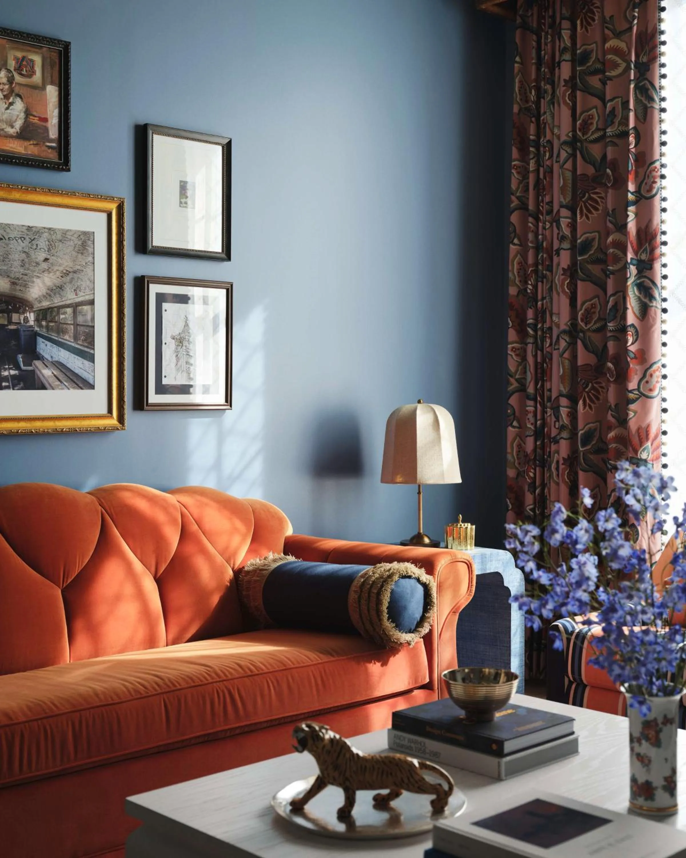 Living room in Graduate by Hilton Auburn, AL