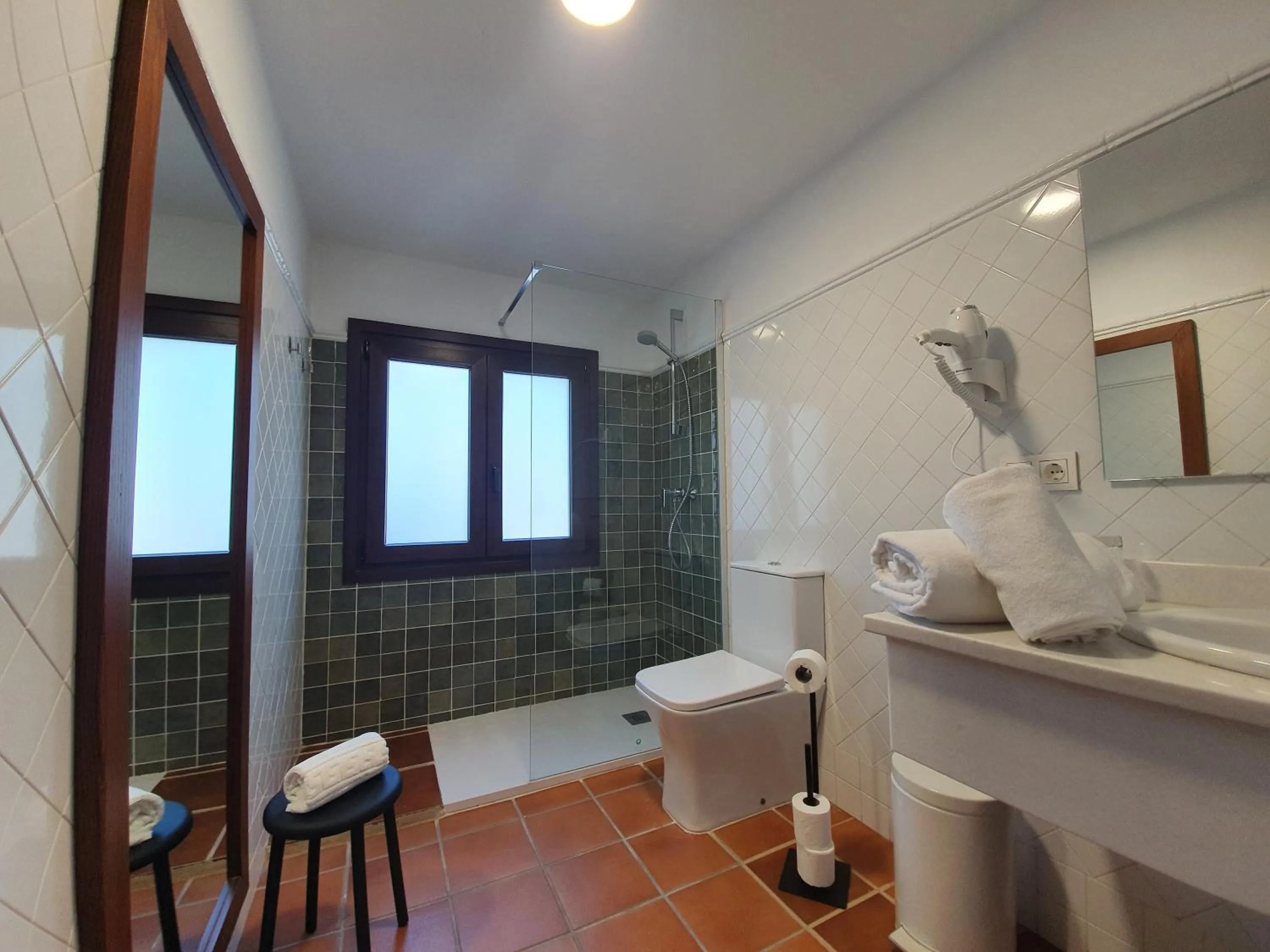 Shower in Hotel-Restaurante Casa García Almonaster La Real