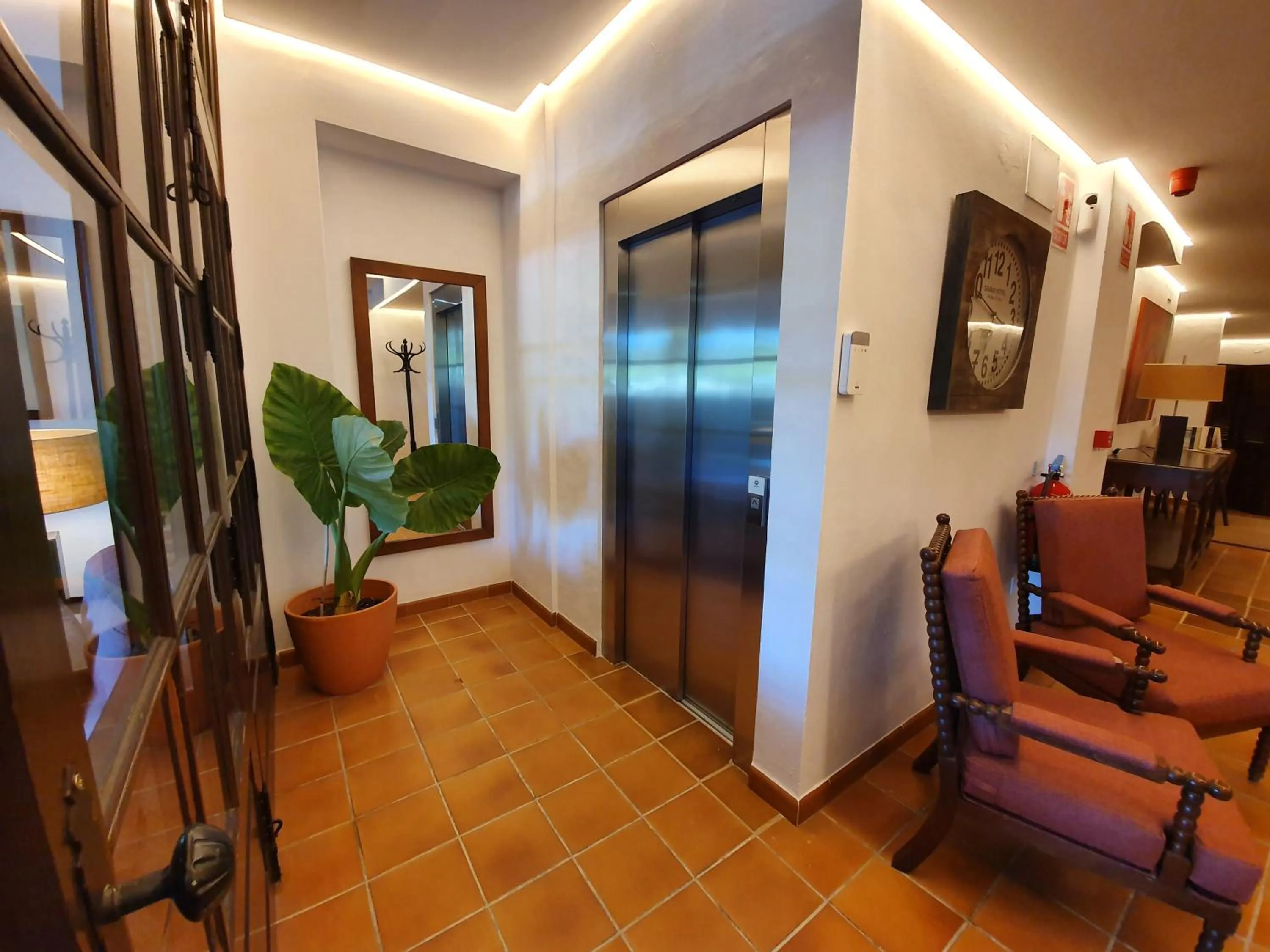 Lobby or reception in Hotel-Restaurante Casa García Almonaster La Real