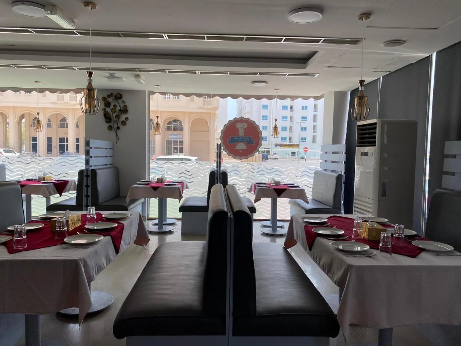 Restaurant/places to eat in Savoy Grand Hotel Apartments