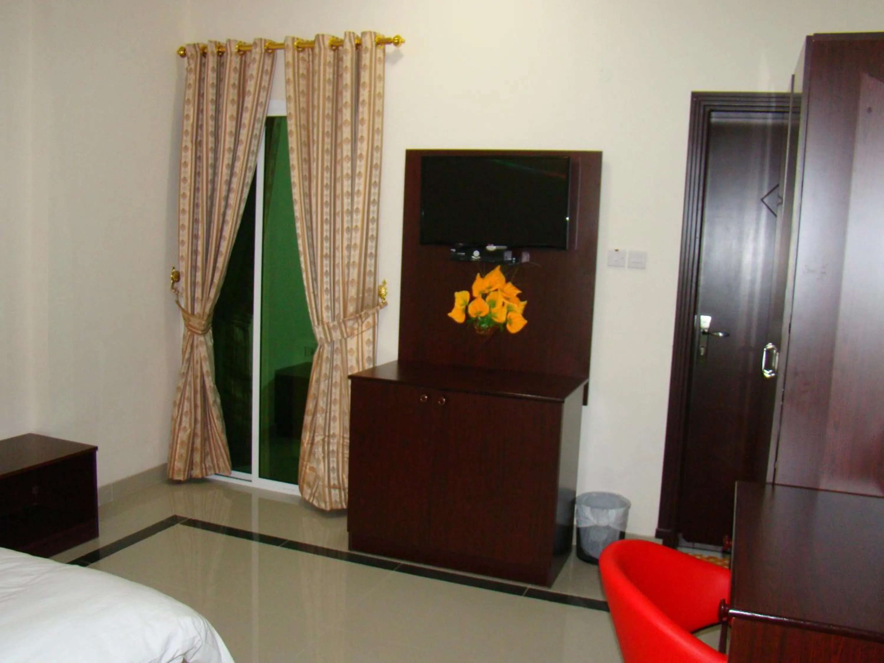 Bedroom, Bed in Savoy Grand Hotel Apartments