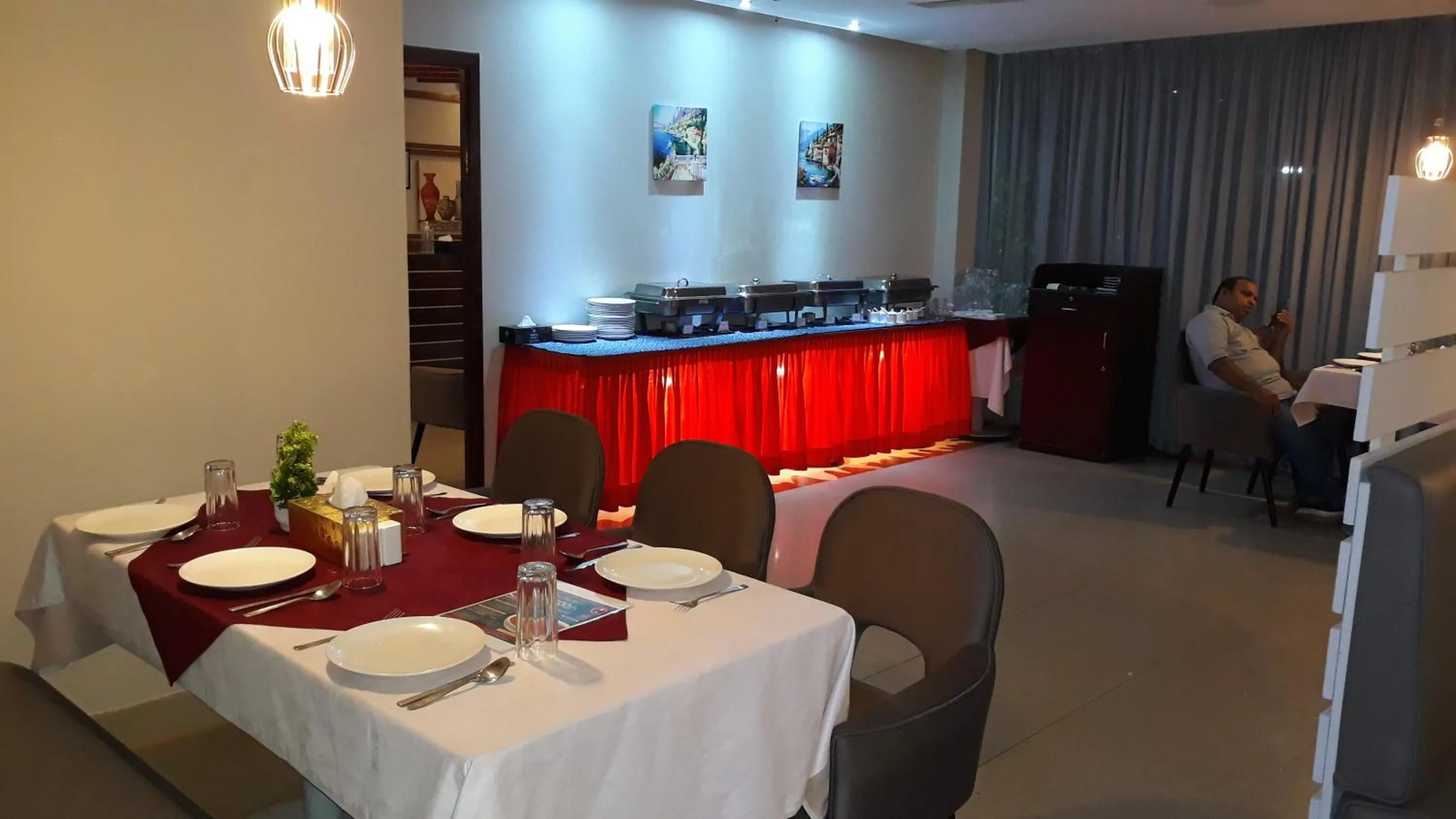 Restaurant/places to eat in Savoy Grand Hotel Apartments