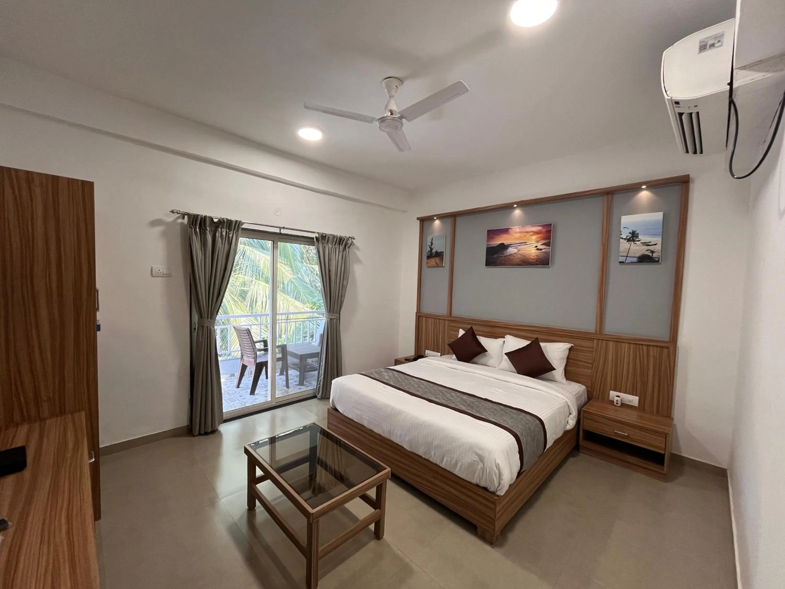 Bedroom, Bed in Hotel Suryaprabha- Near Diveagar Beach