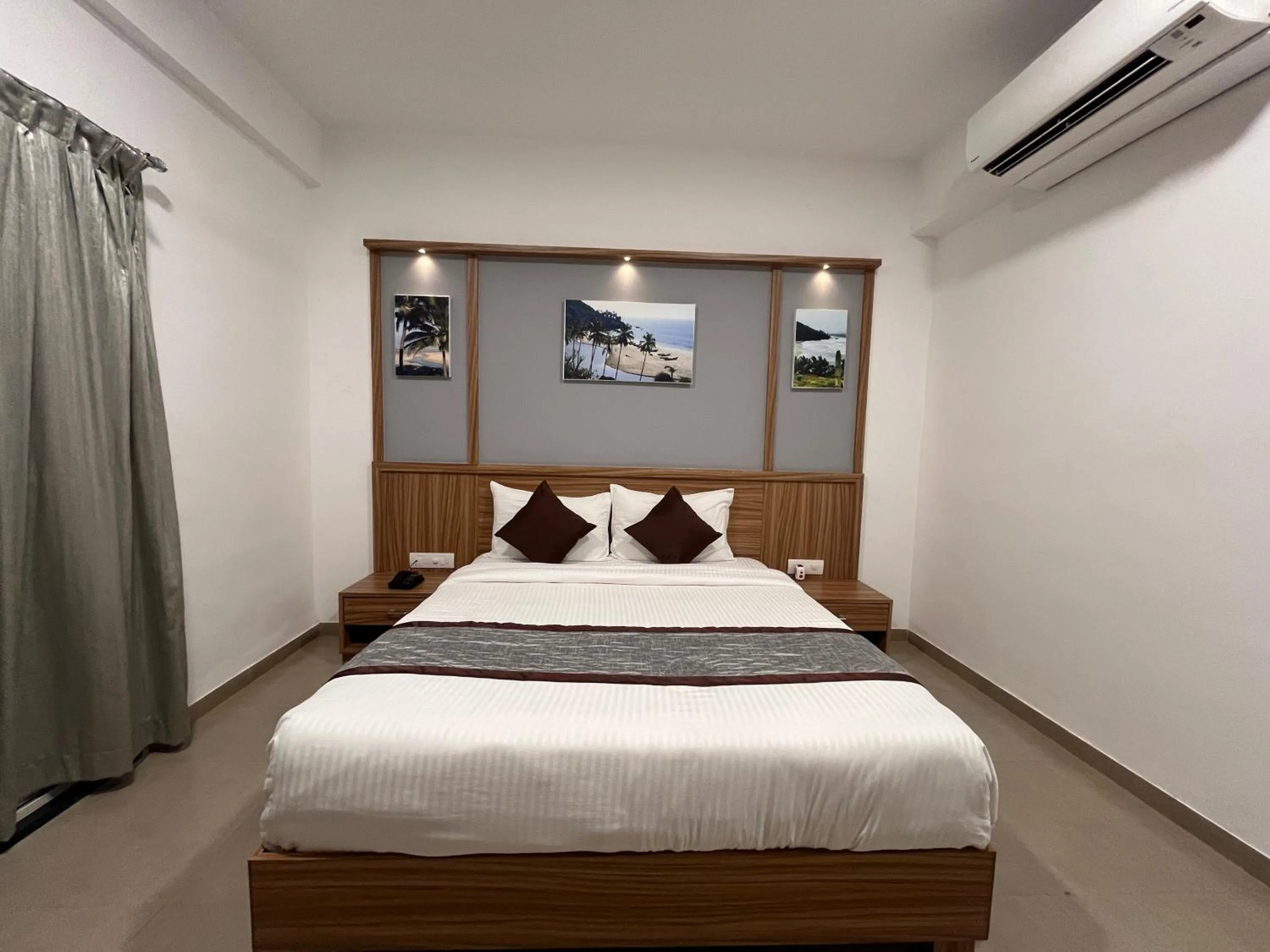 Bedroom, Bed in Hotel Suryaprabha- Near Diveagar Beach