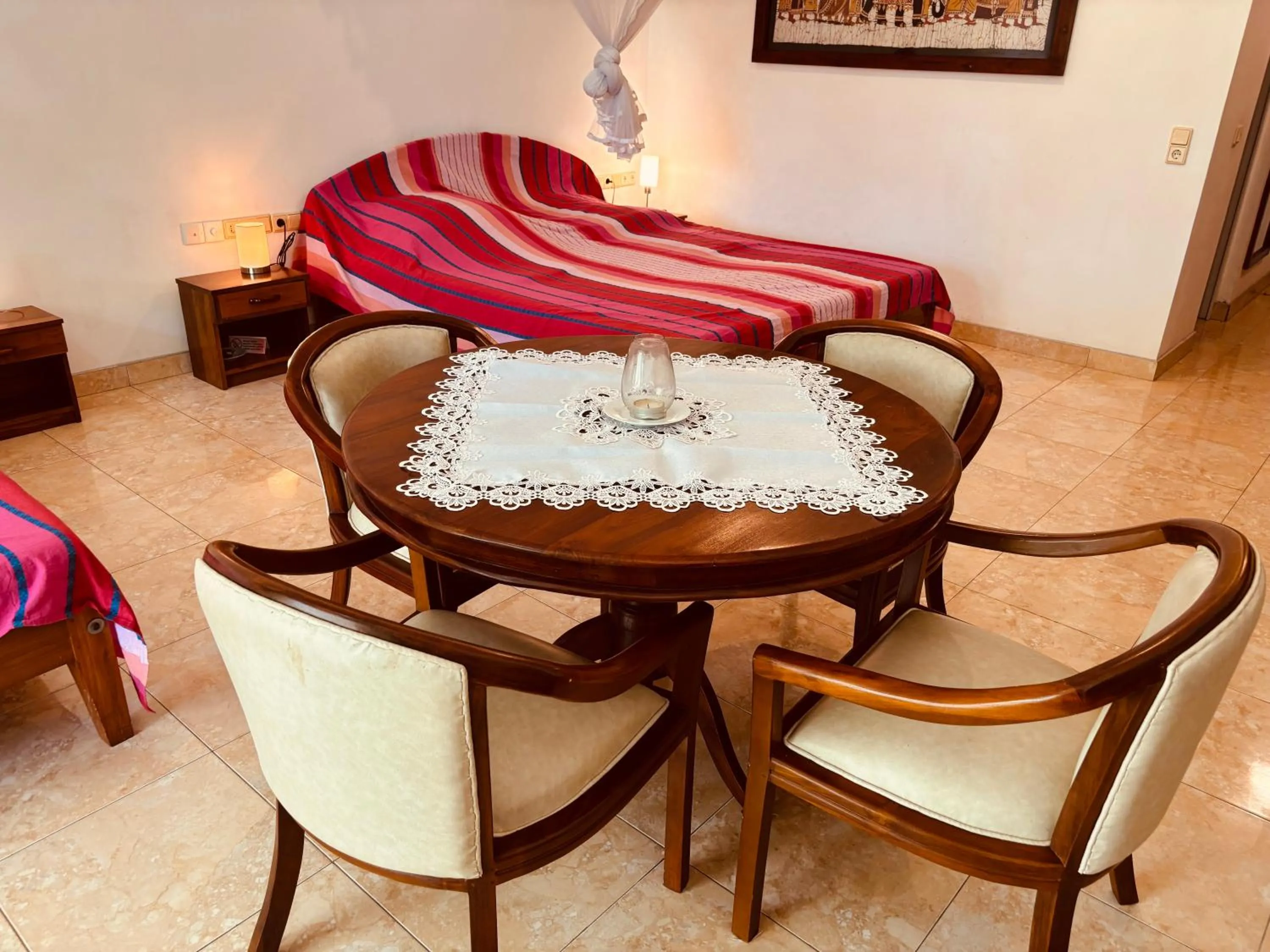 Decorative detail in Raja Beach Hotel