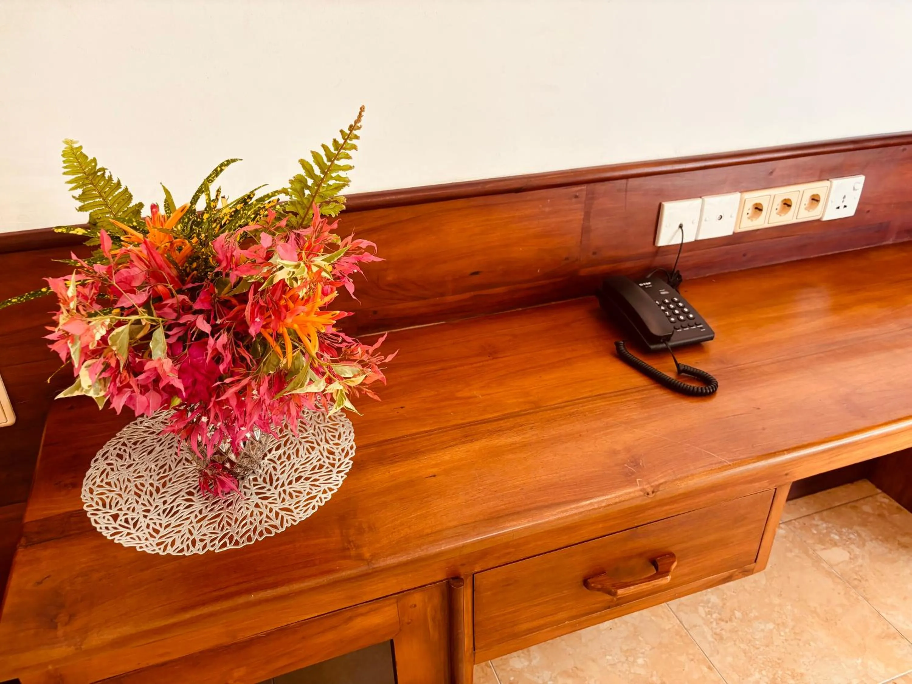 Decorative detail in Raja Beach Hotel