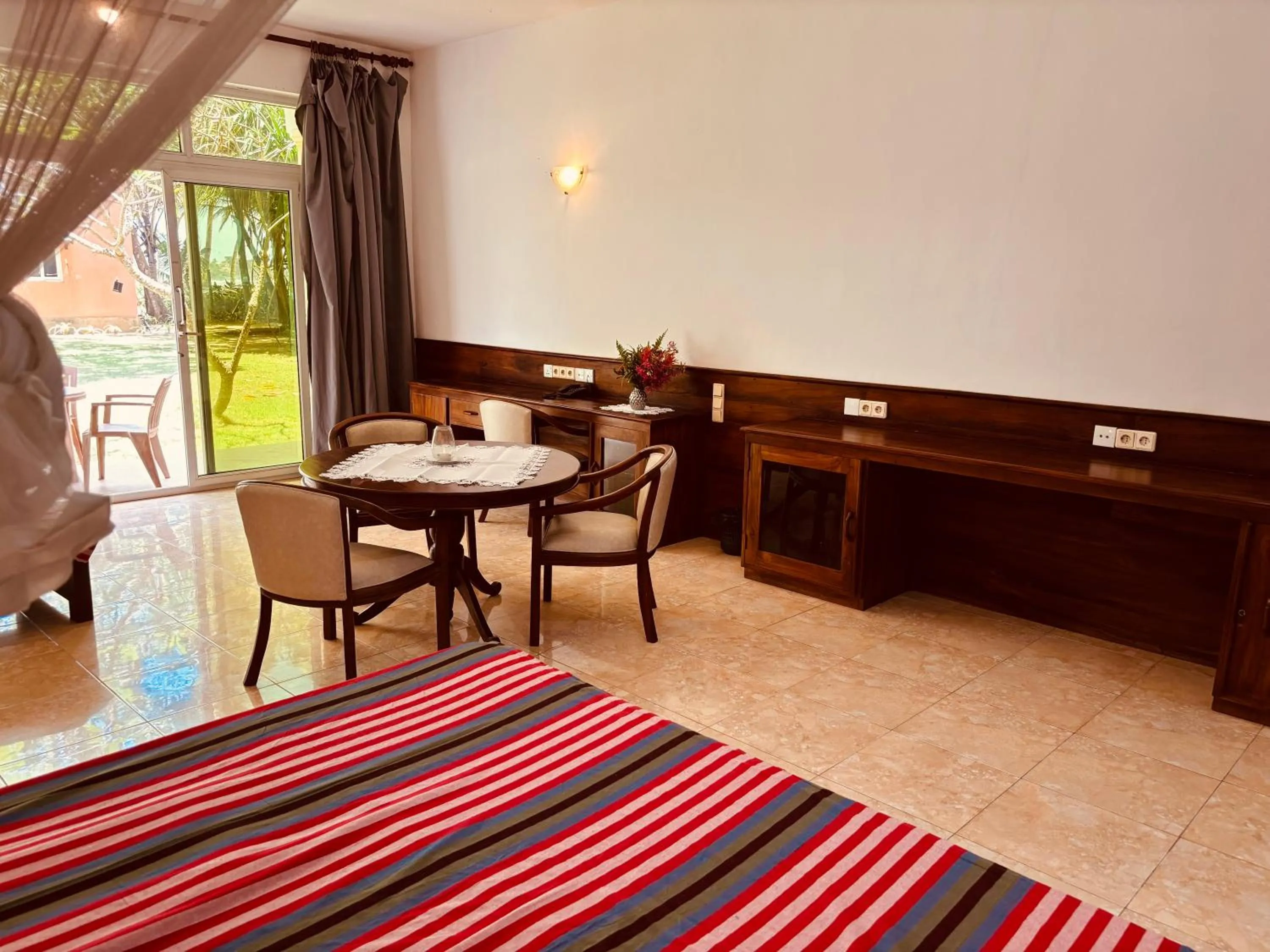 Decorative detail in Raja Beach Hotel