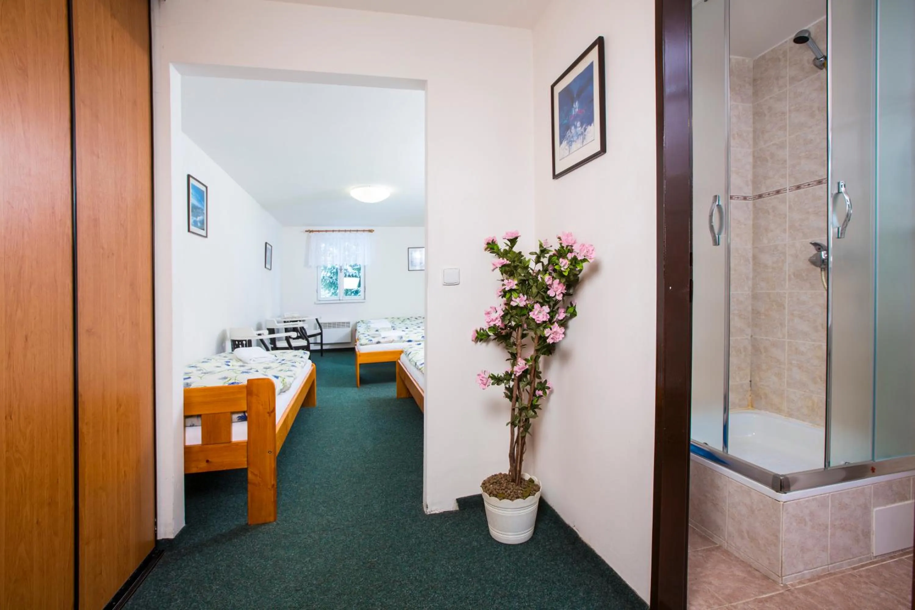 Area and facilities in Chata Pod lipami