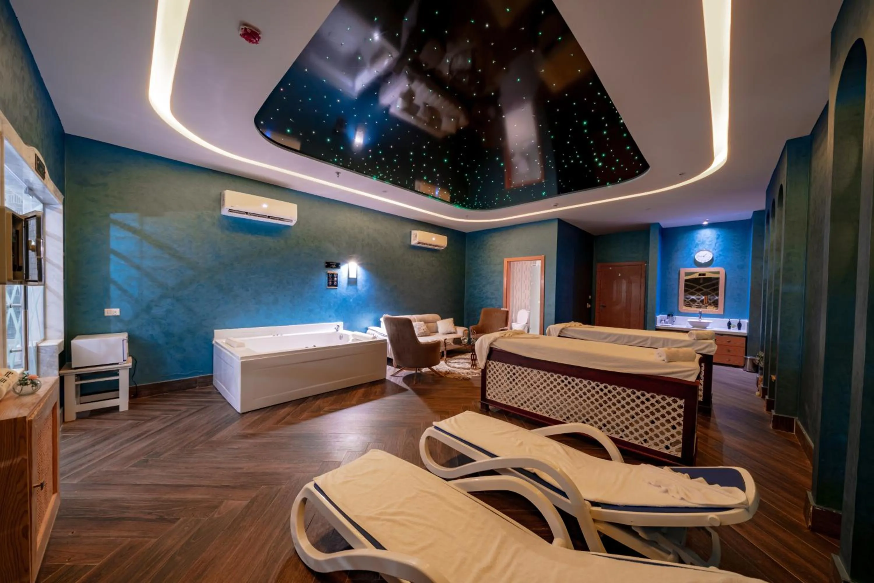 Hot Tub, Bed in Pickalbatros Vita Resort - Portofino Marsa Alam