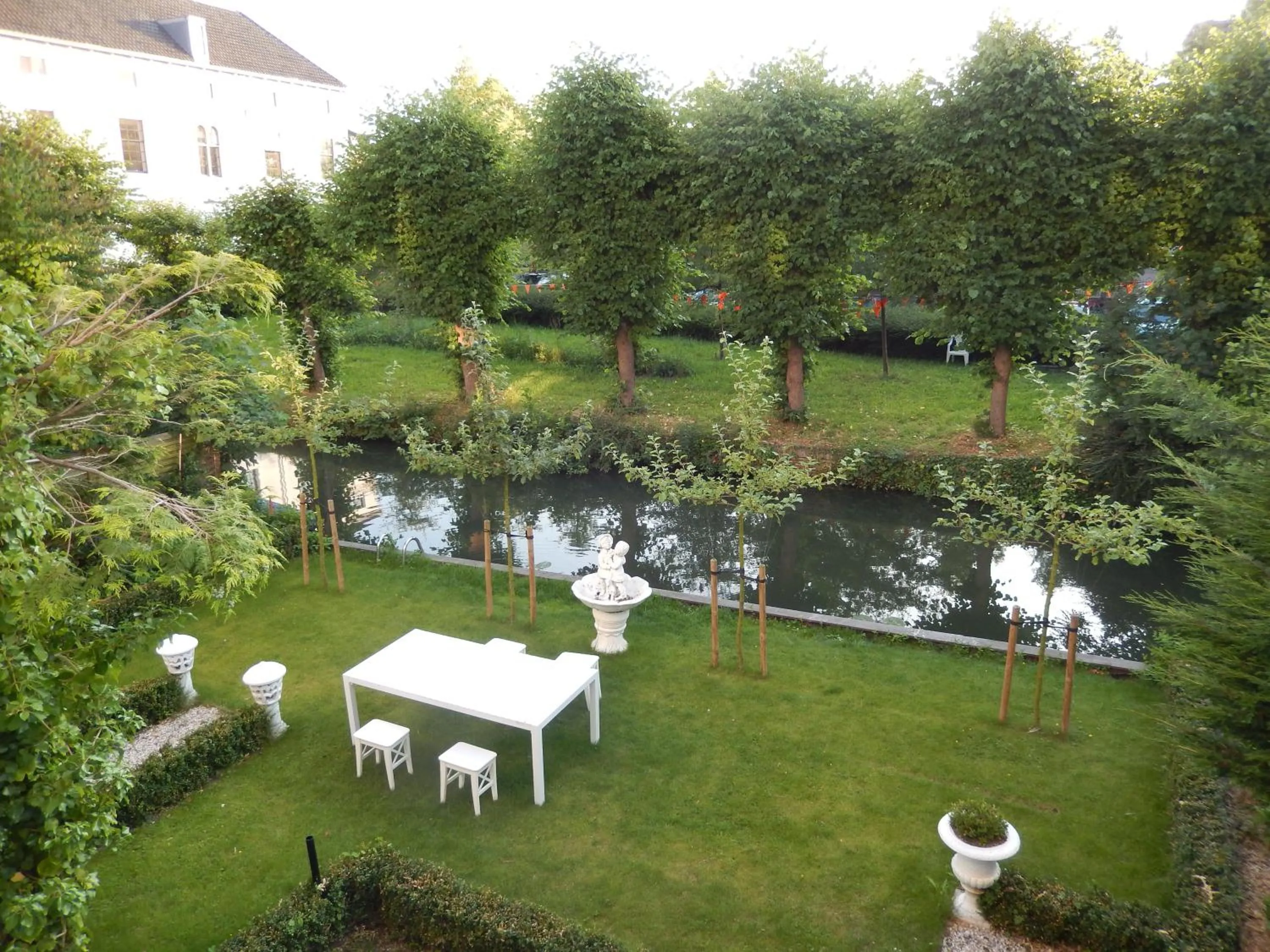 Garden in Hotel Oorsprongpark City Centre Utrecht