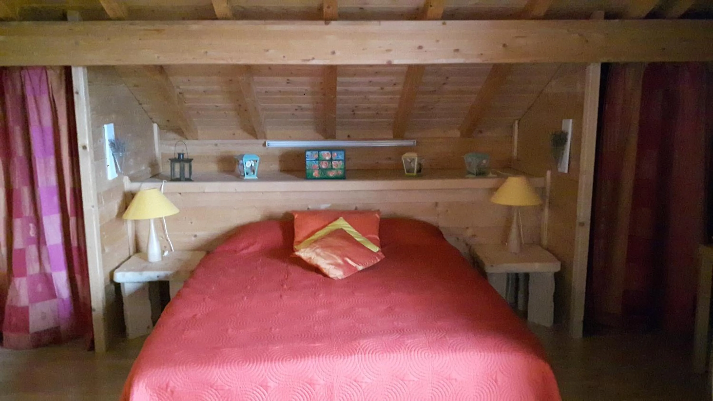 Bed in Les Genévriers