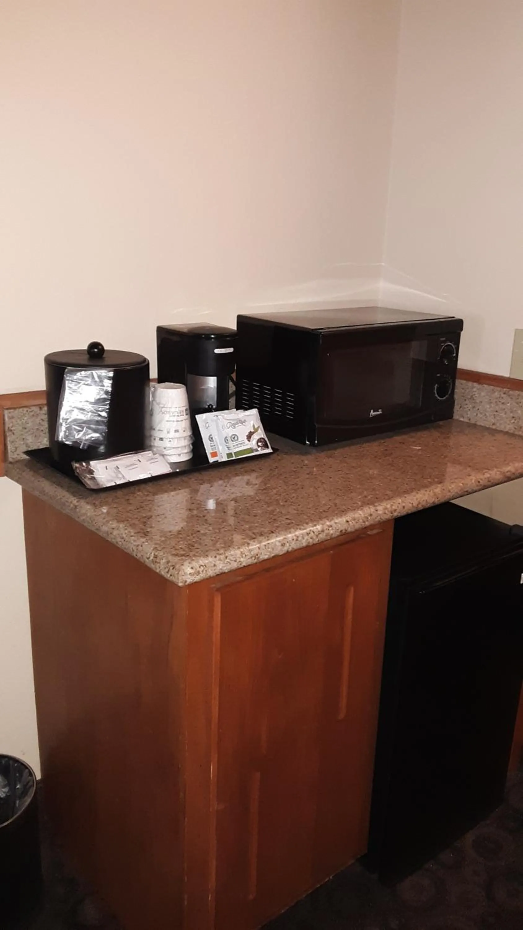 Coffee/tea facilities in Best western plus Rose City Conference Inn