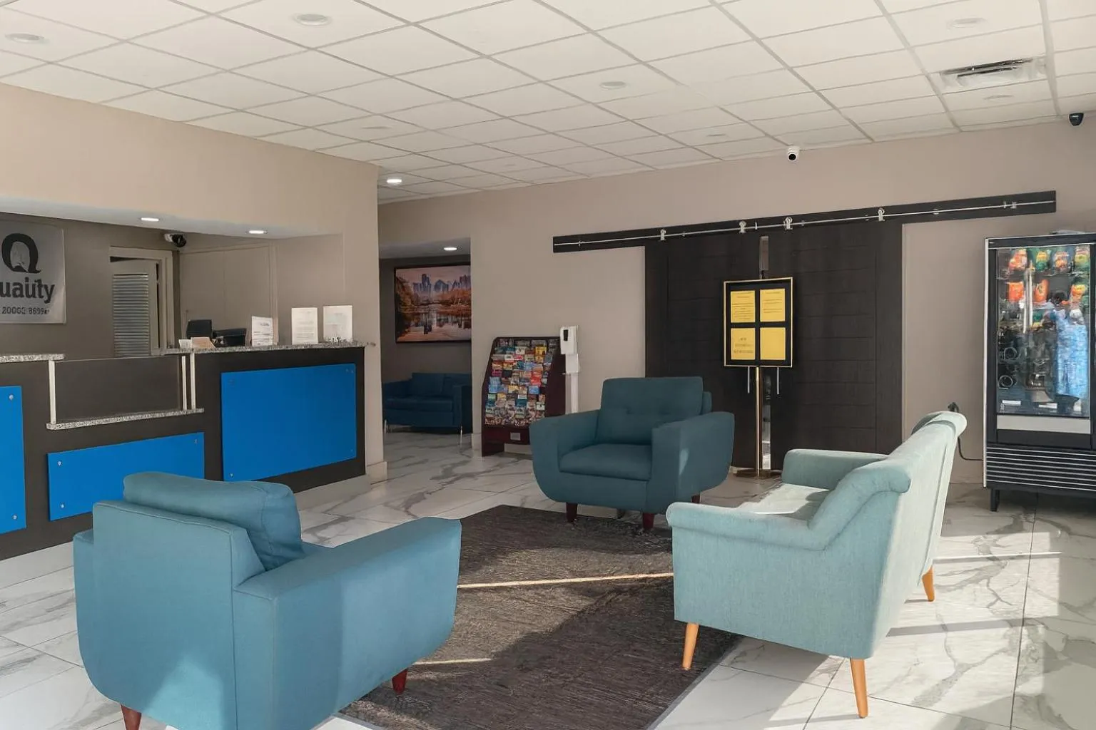 Lobby or reception in Suburban Studios McDonough South I-75