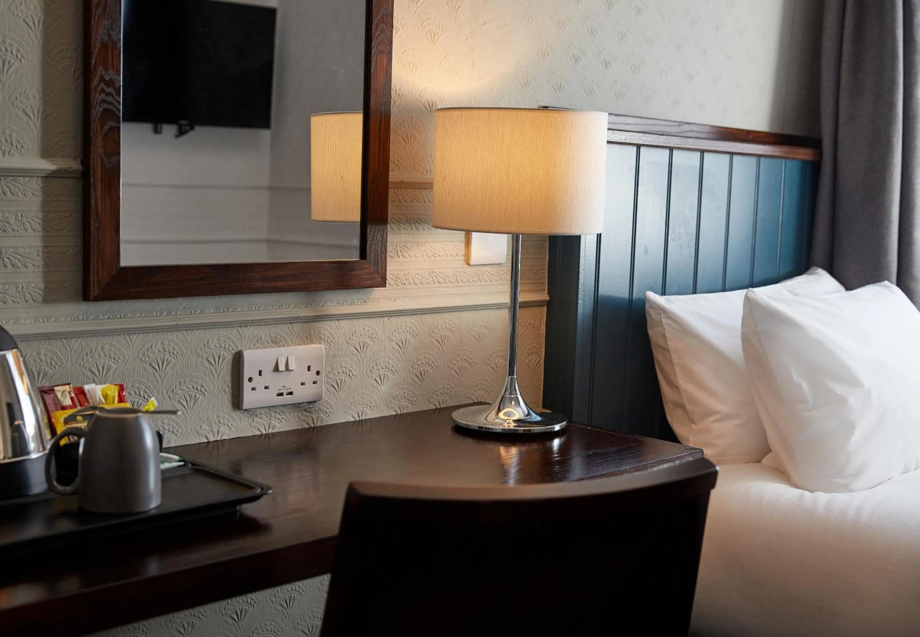 Bed in The Spyglass & Kettle by Greene King Inns