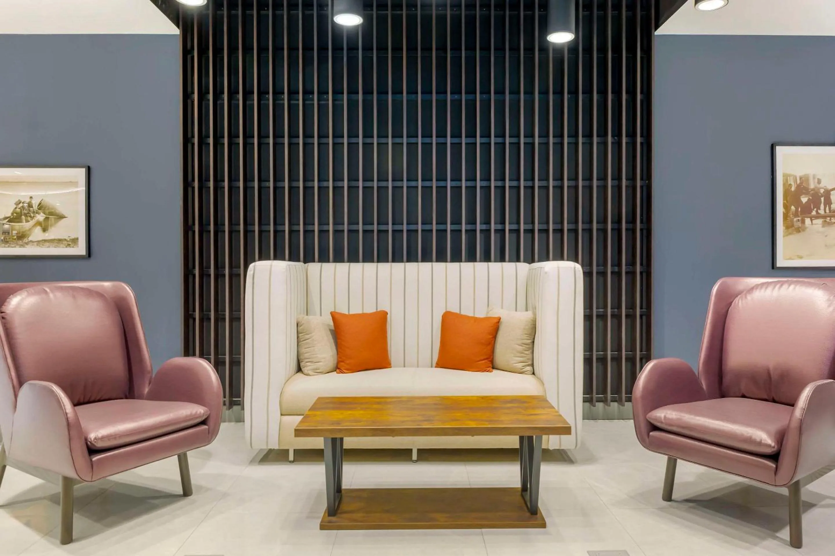 Lounge or bar in Cambria Hotel Niagara Falls