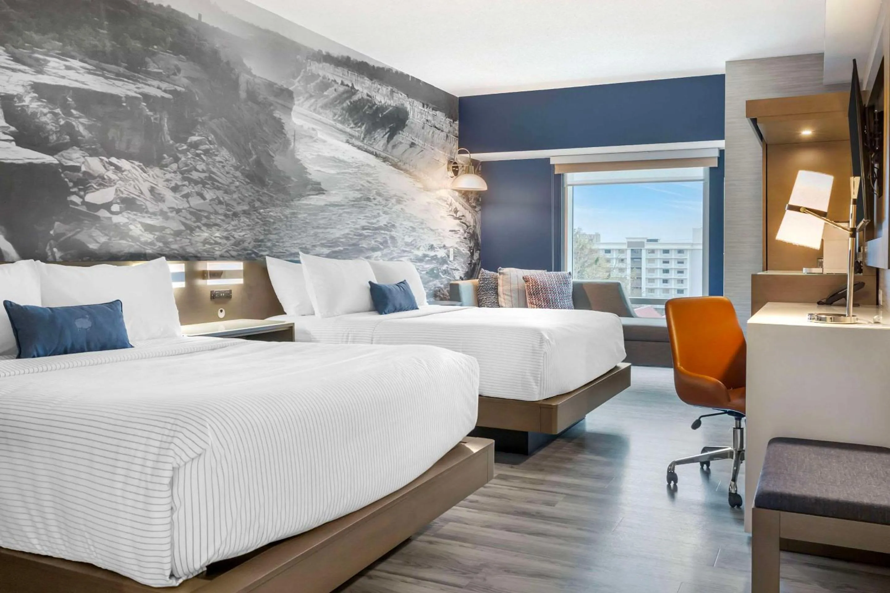 Bedroom, Bed in Cambria Hotel Niagara Falls