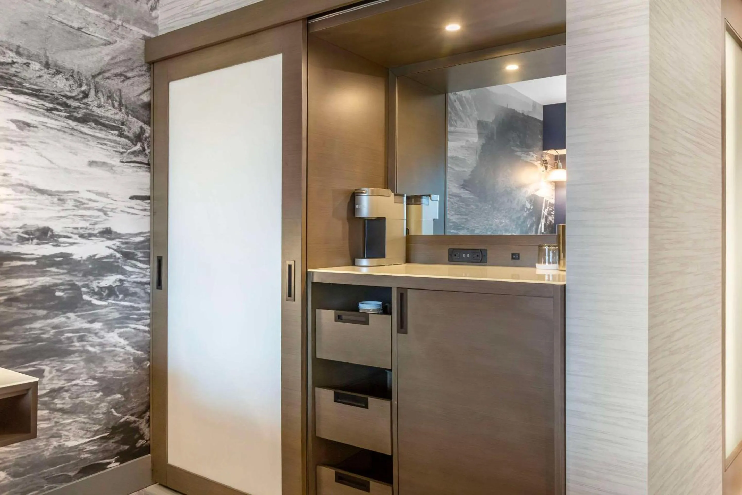 Bedroom in Cambria Hotel Niagara Falls