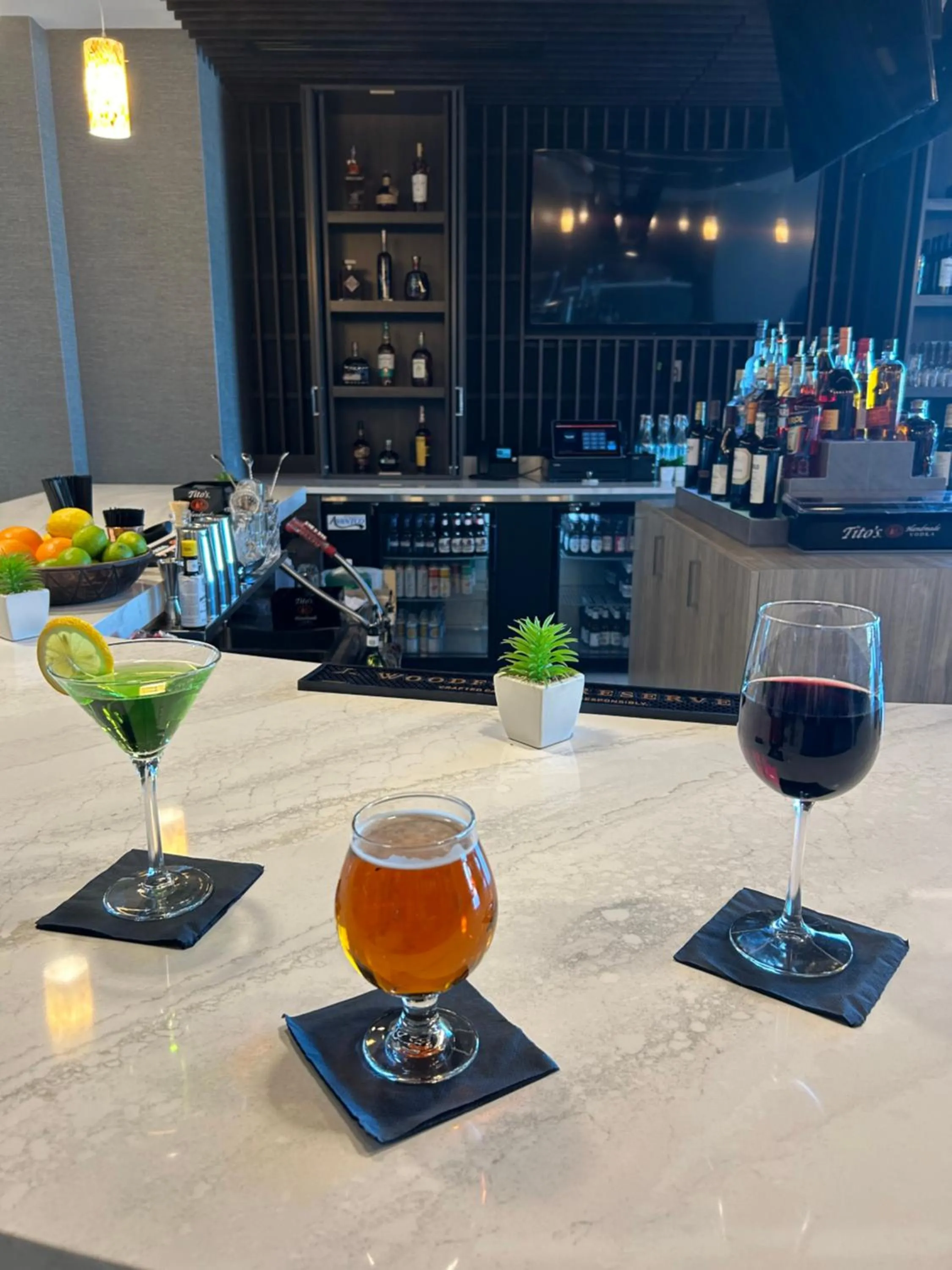 Lounge or bar in Cambria Hotel Niagara Falls