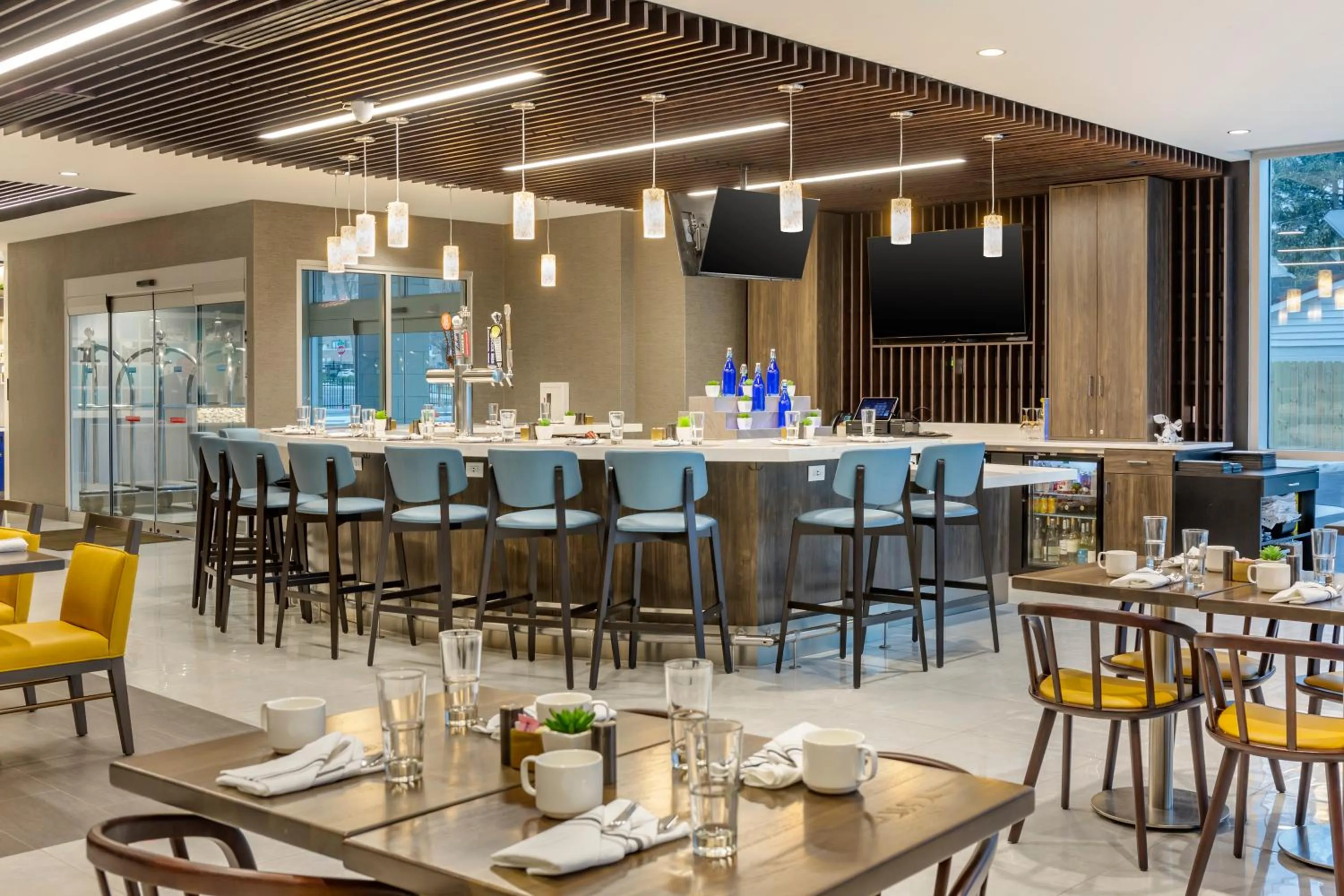 Restaurant/places to eat in Cambria Hotel Niagara Falls