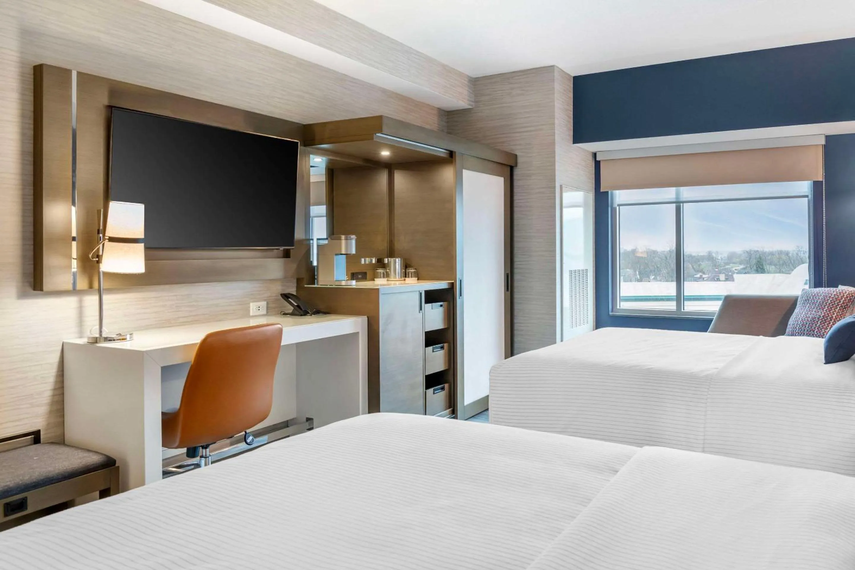 Bedroom, Bed in Cambria Hotel Niagara Falls