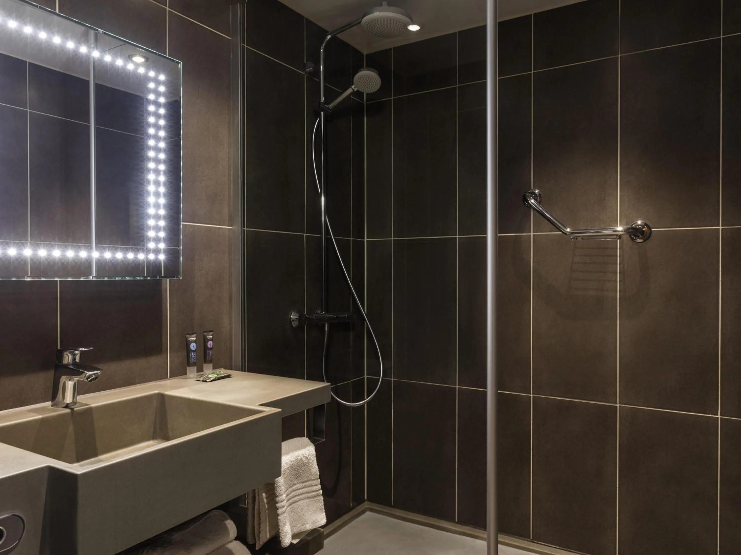 Bedroom in Novotel Coventry