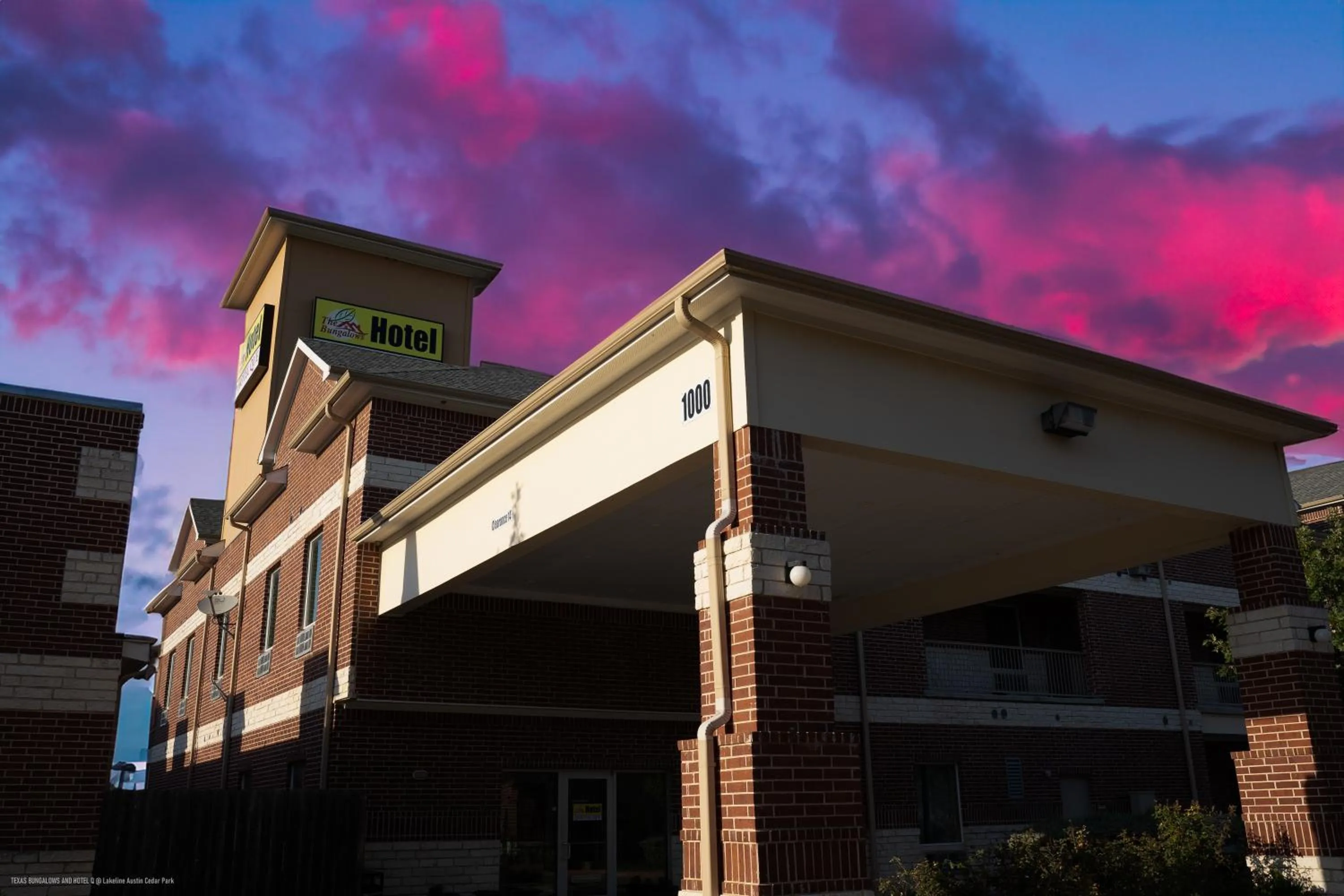 Property building in Texas Bungalows Hotel & Hotel Que at Lakeline Austin Cedar Park