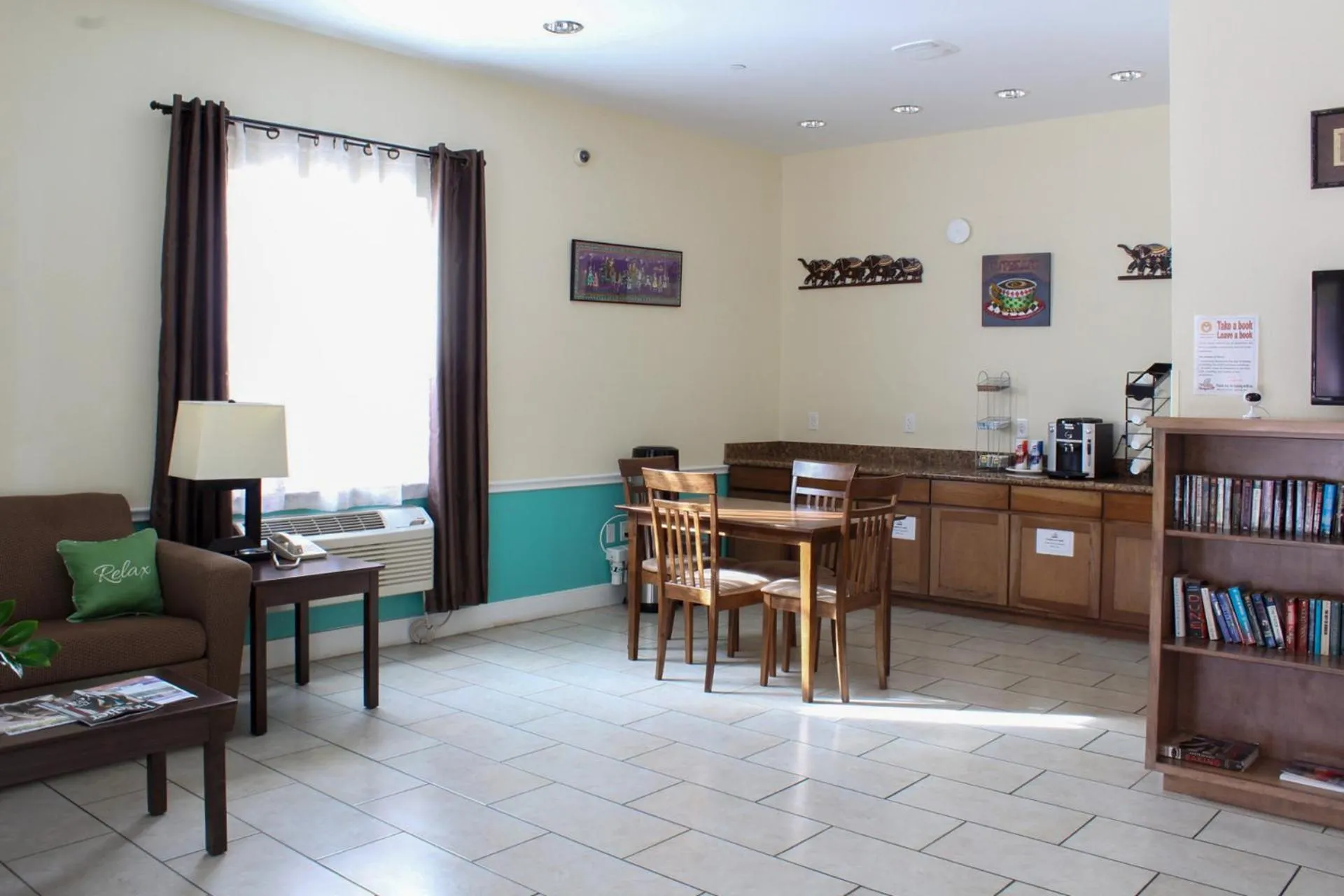 Library in Texas Bungalows Hotel & Hotel Que at Lakeline Austin Cedar Park