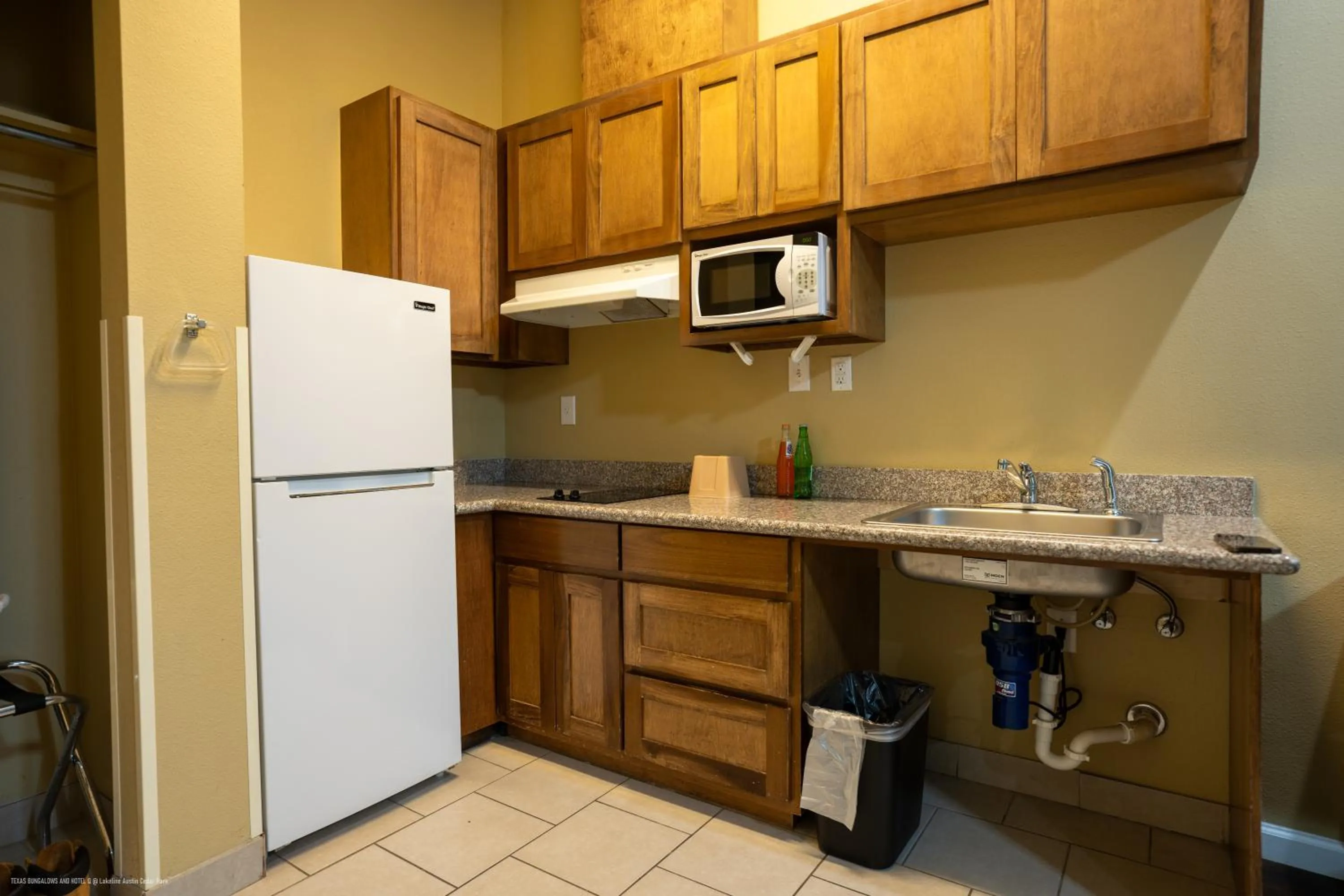 Kitchen or kitchenette in Texas Bungalows Hotel & Hotel Que at Lakeline Austin Cedar Park