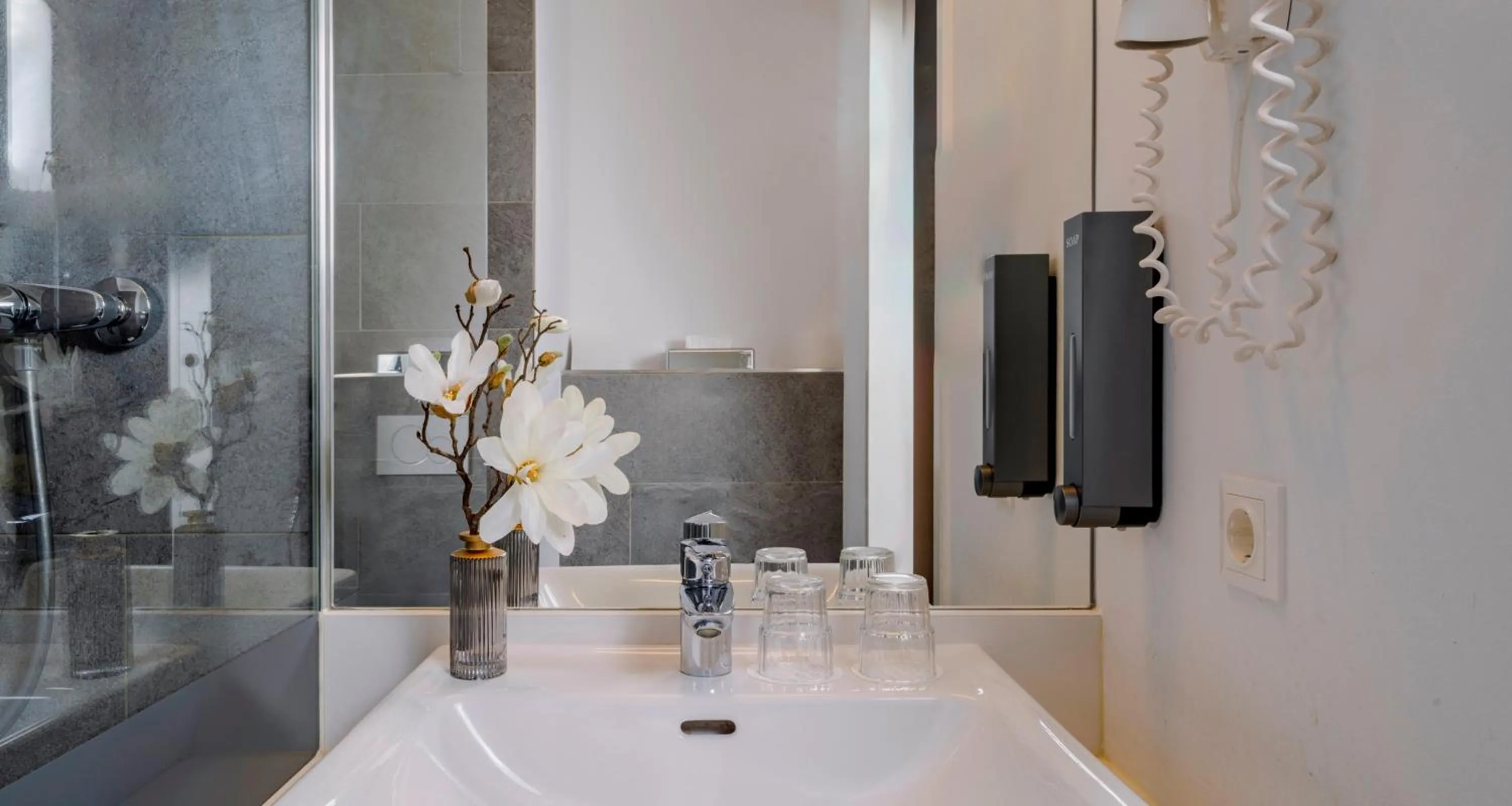 Bathroom in PLAZA INN Dachau - München