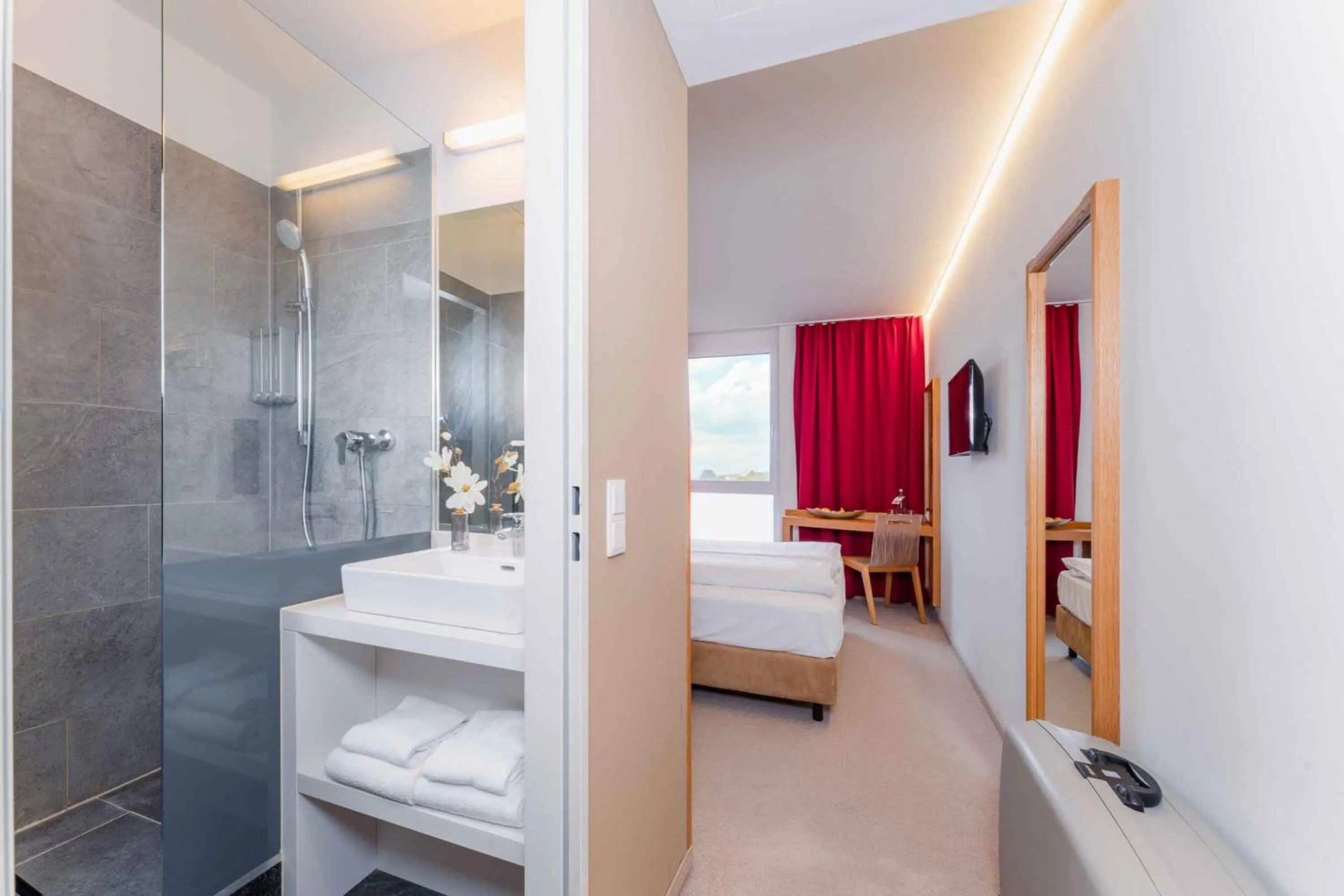 Photo of the whole room, Bed in PLAZA INN Dachau - München