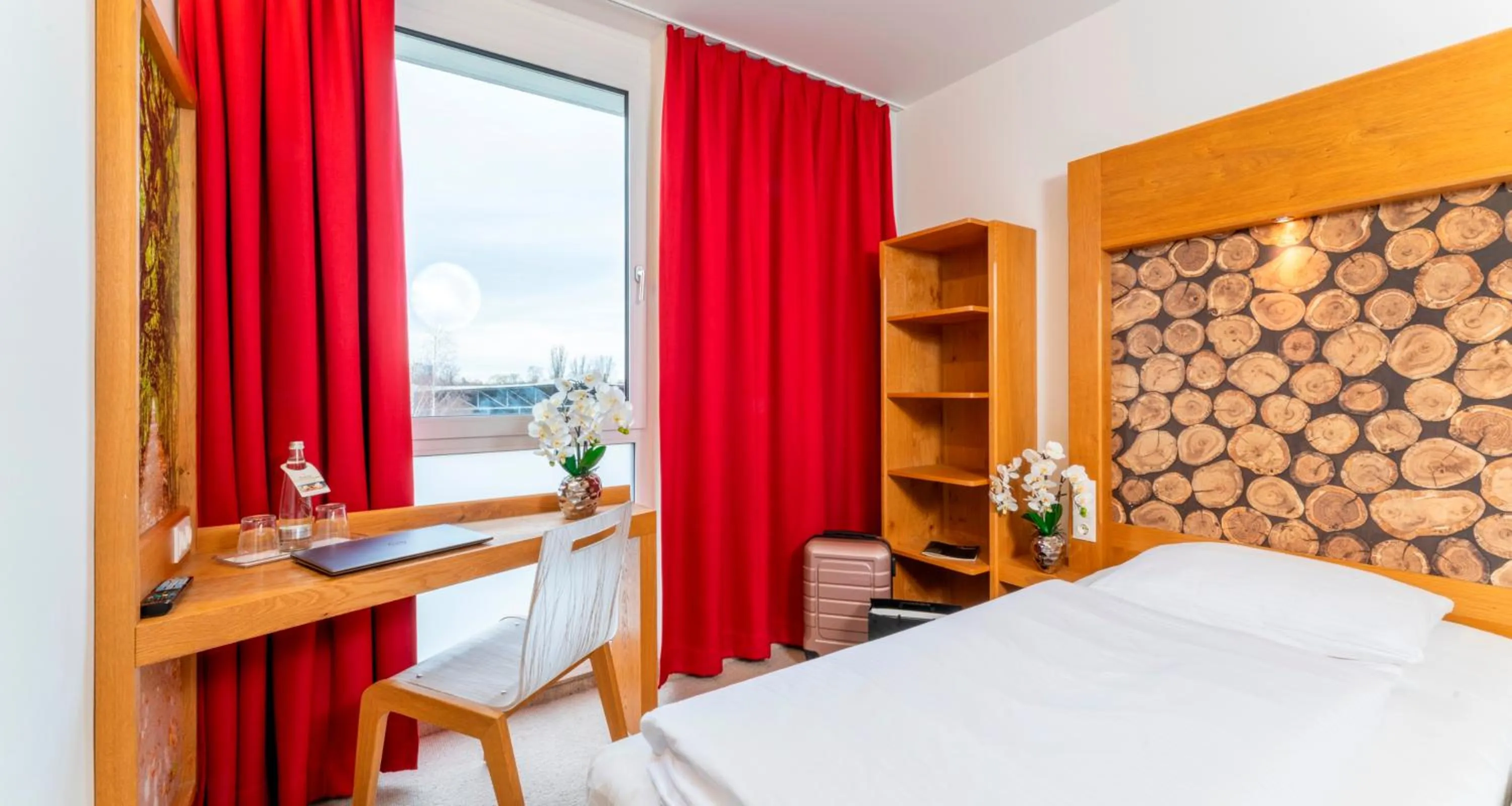 Bedroom, Bed in PLAZA INN Dachau - München