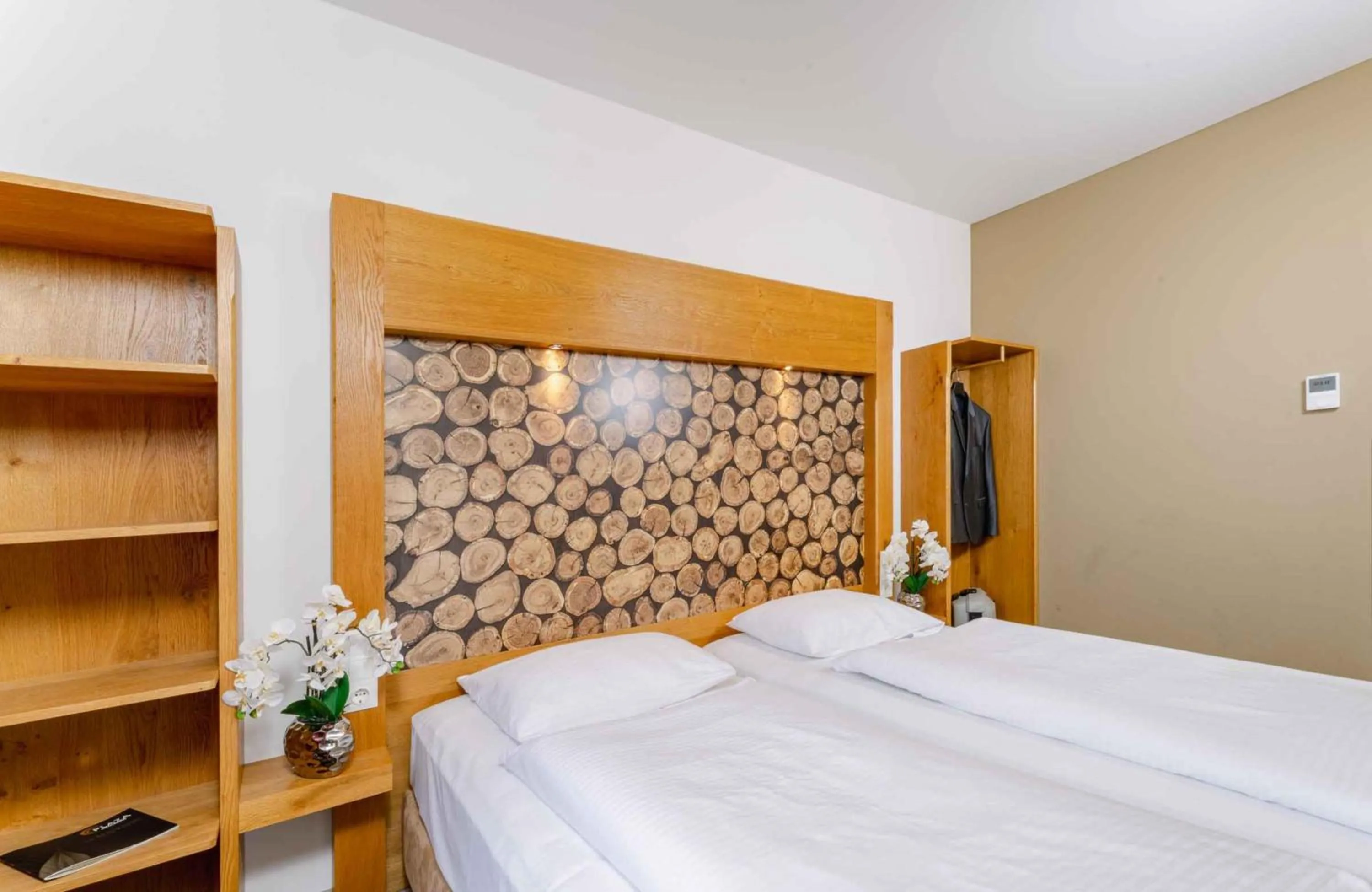 Bedroom, Bed in PLAZA INN Dachau - München