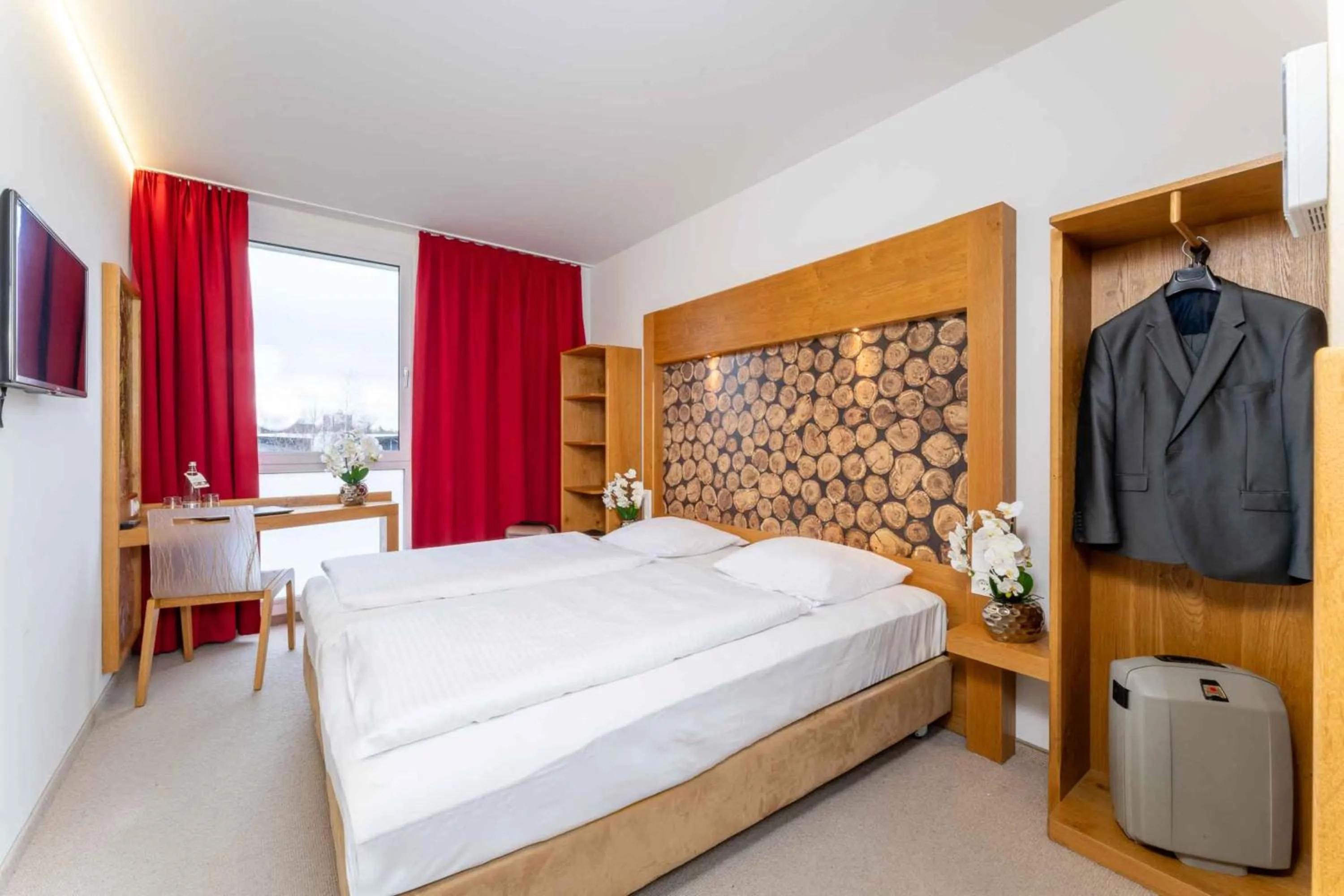 Bedroom, Bed in PLAZA INN Dachau - München